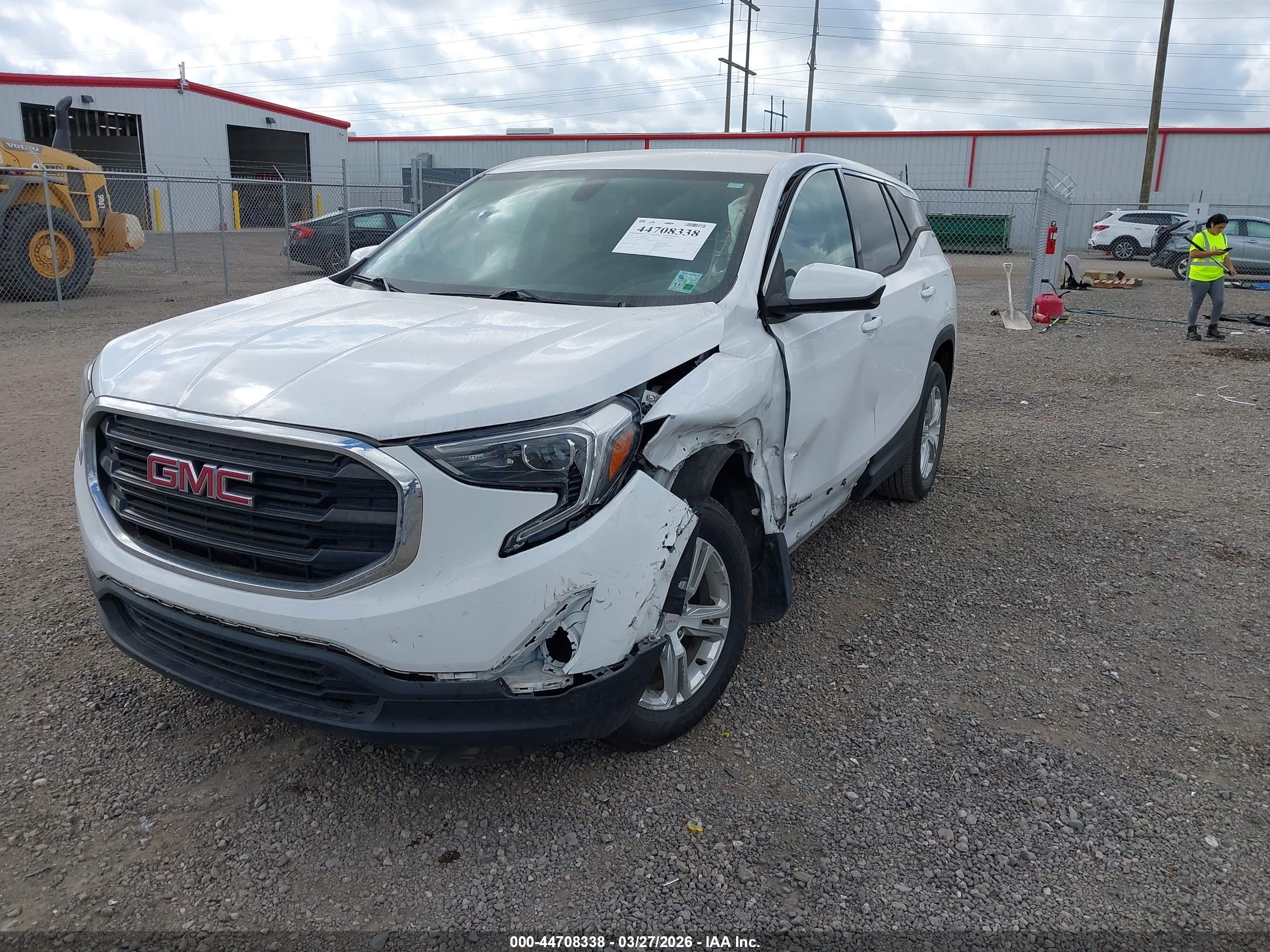 GMC TERRAIN image 2