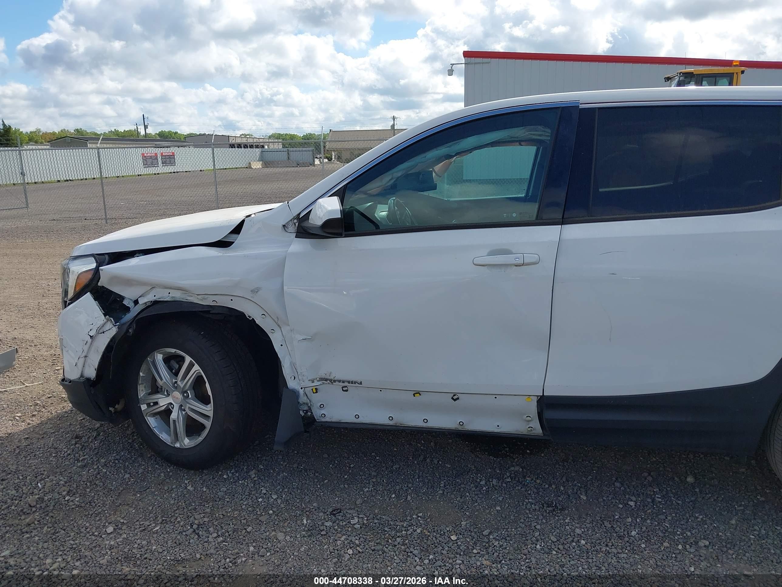 GMC TERRAIN image 6