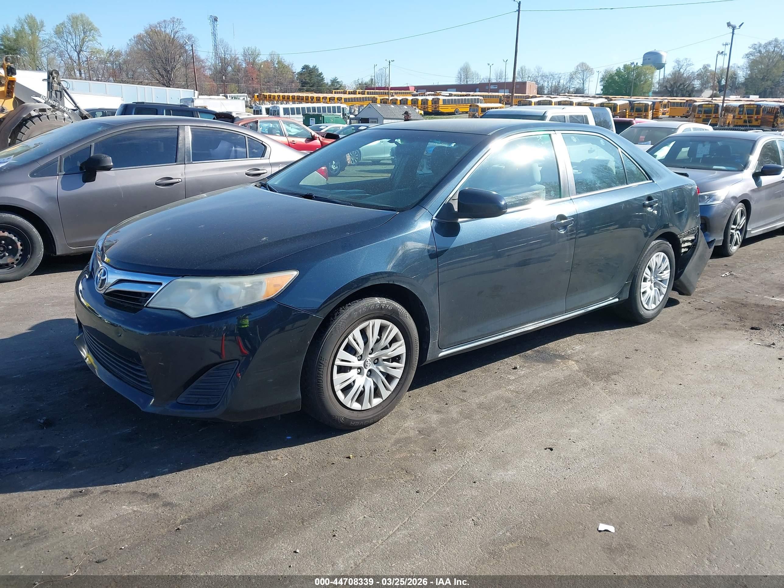 TOYOTA CAMRY image 2
