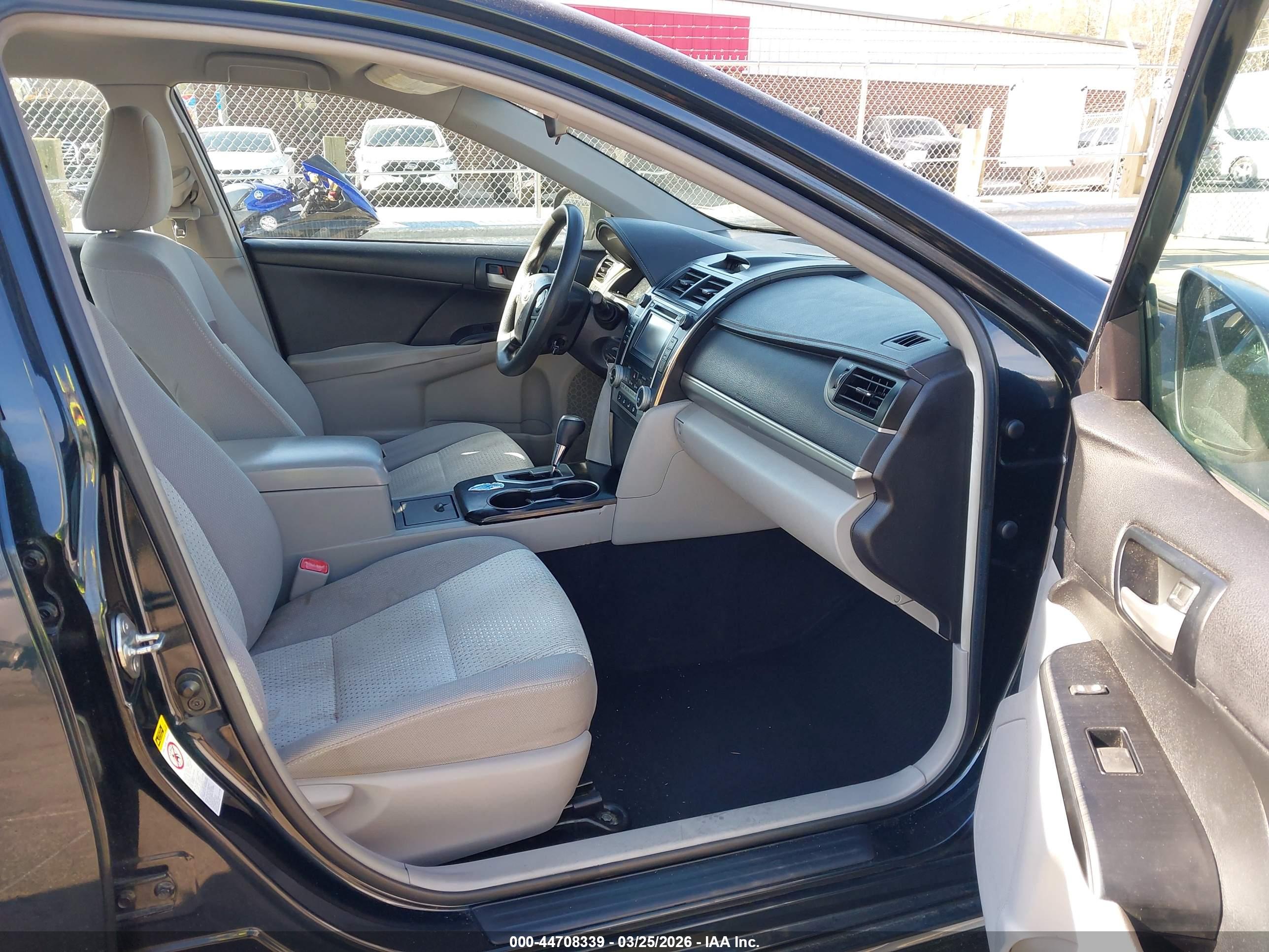 TOYOTA CAMRY image 5