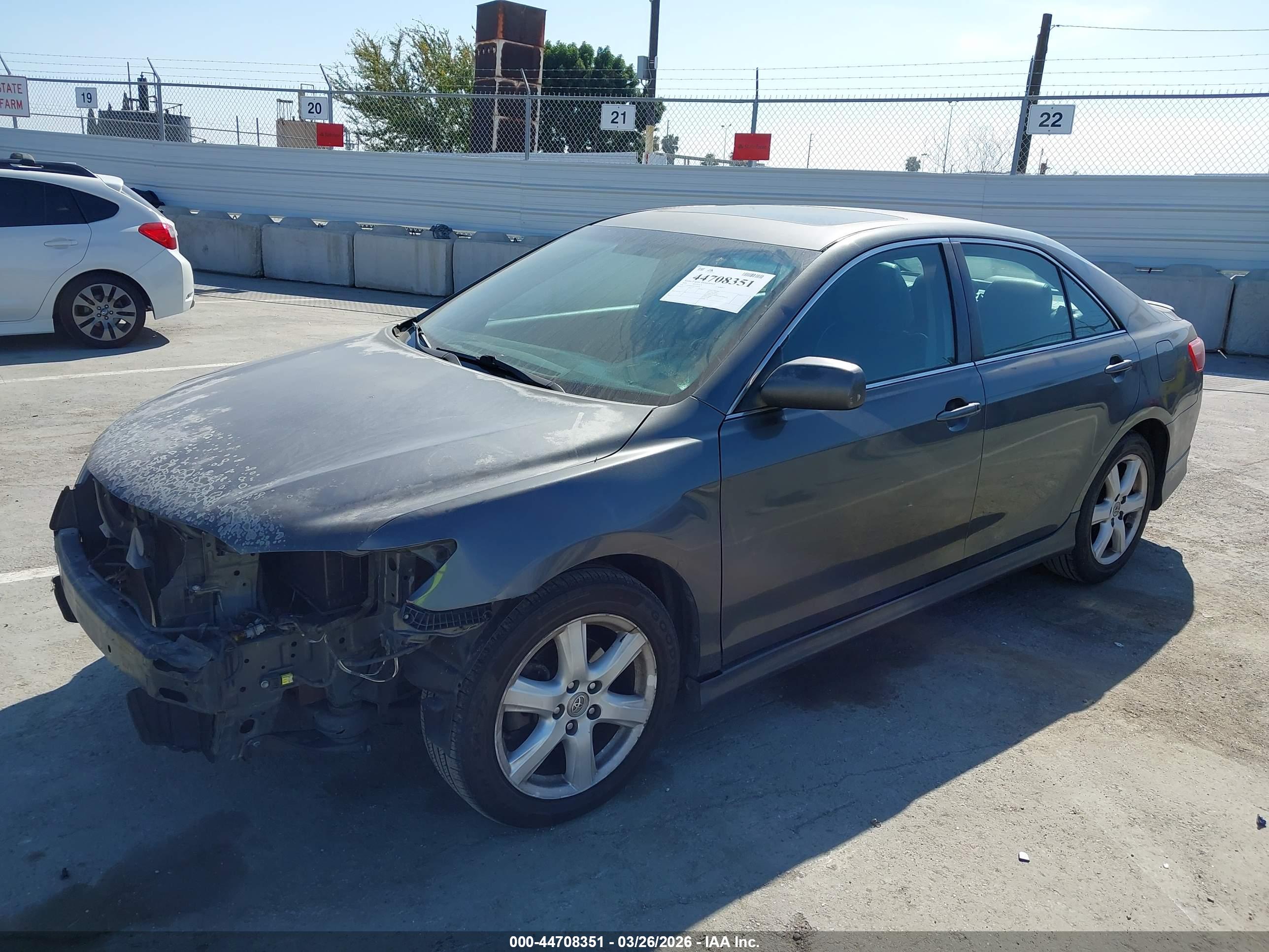 TOYOTA CAMRY image 2