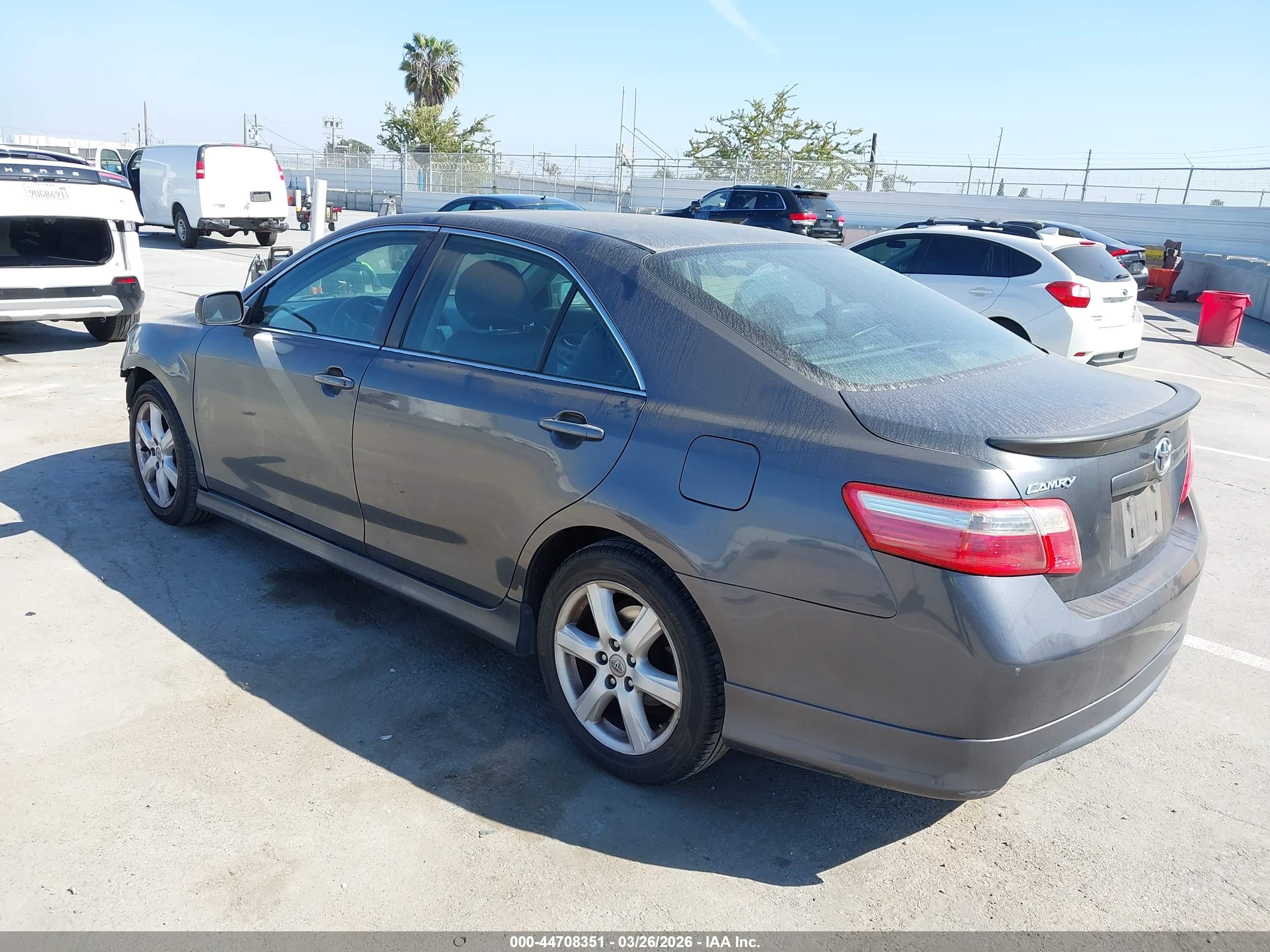 TOYOTA CAMRY image 3