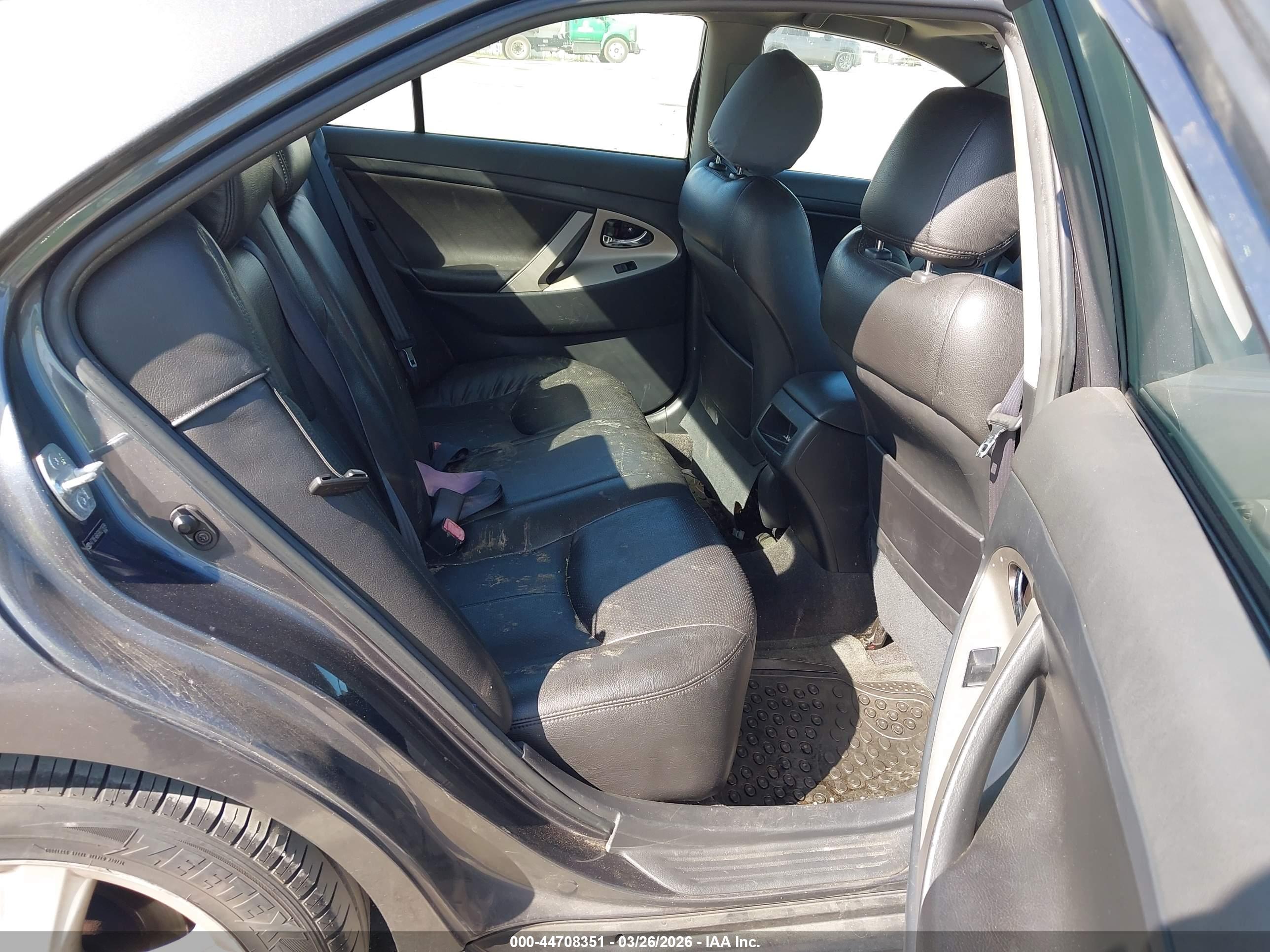 TOYOTA CAMRY image 8