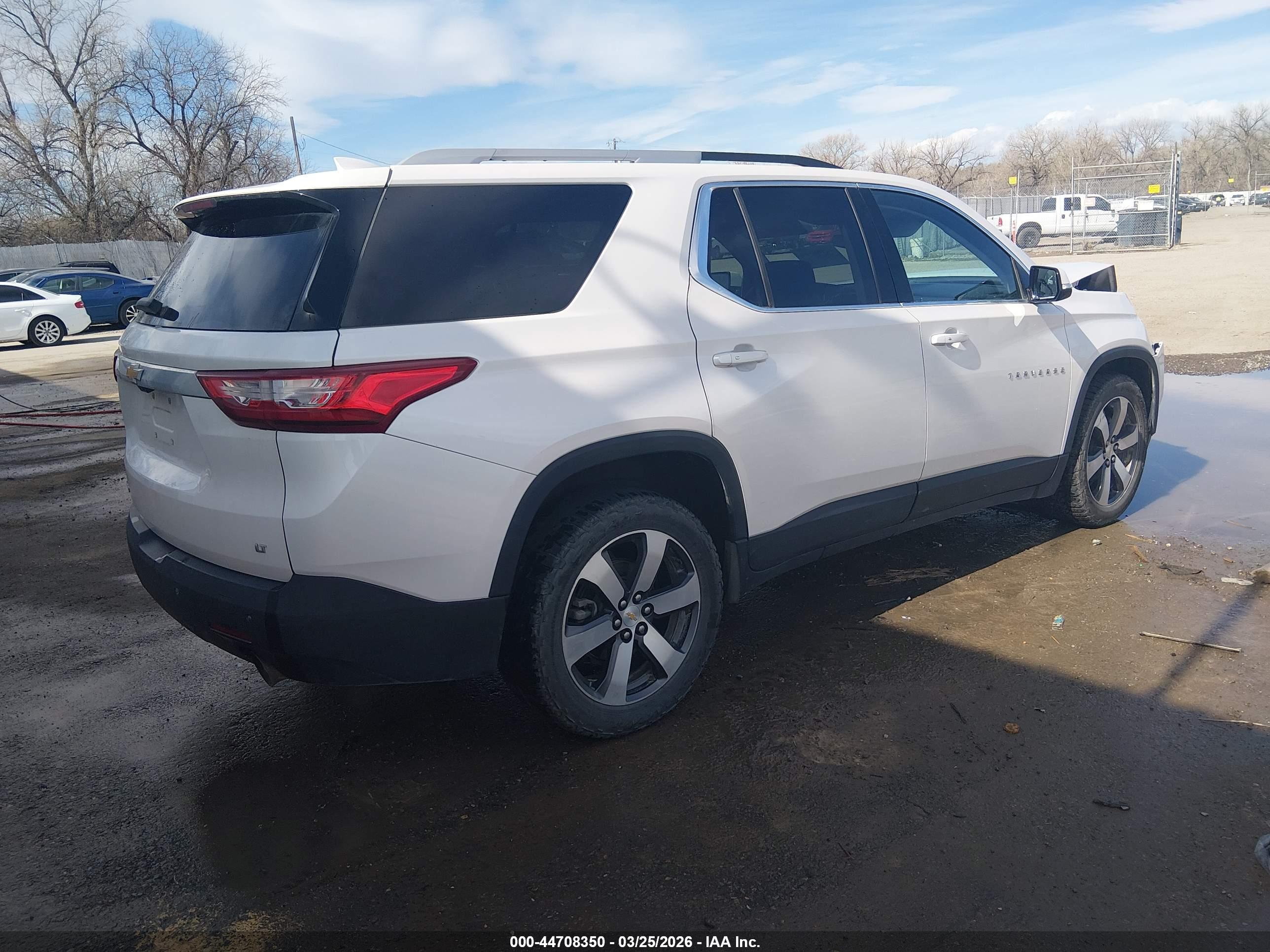 CHEVROLET TRAVERSE image 4