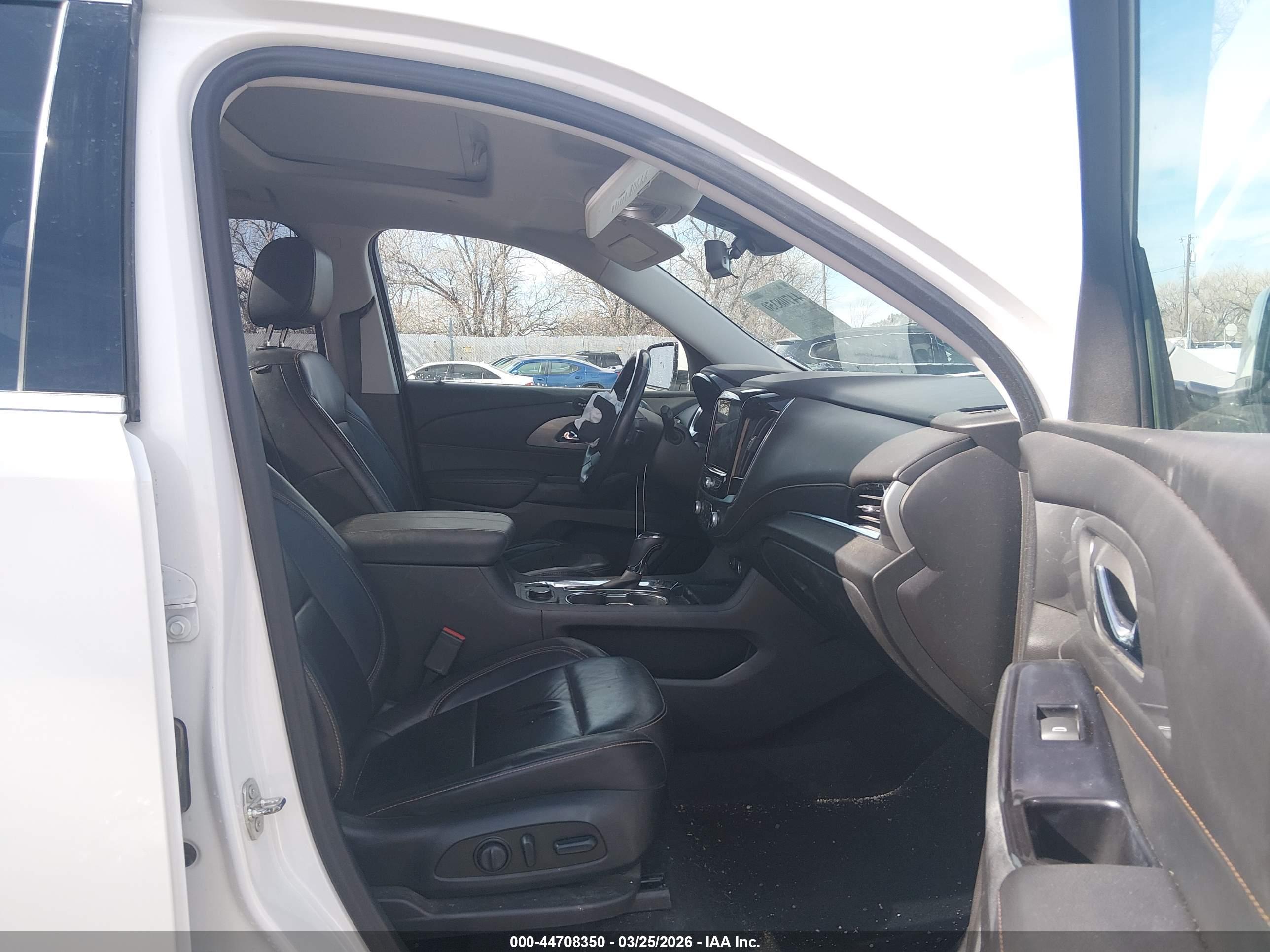 CHEVROLET TRAVERSE image 5