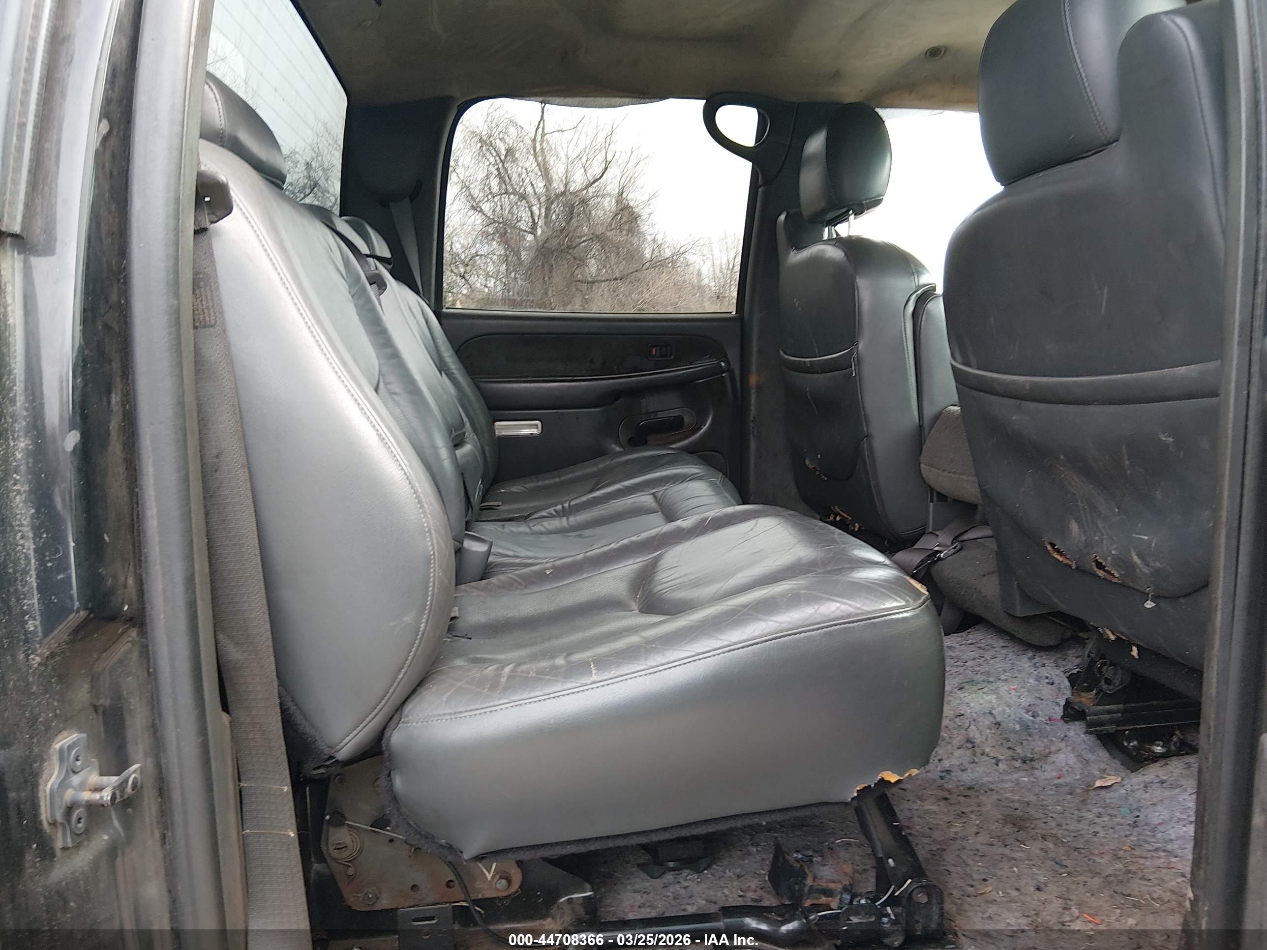 CHEVROLET SILVERADO image 8