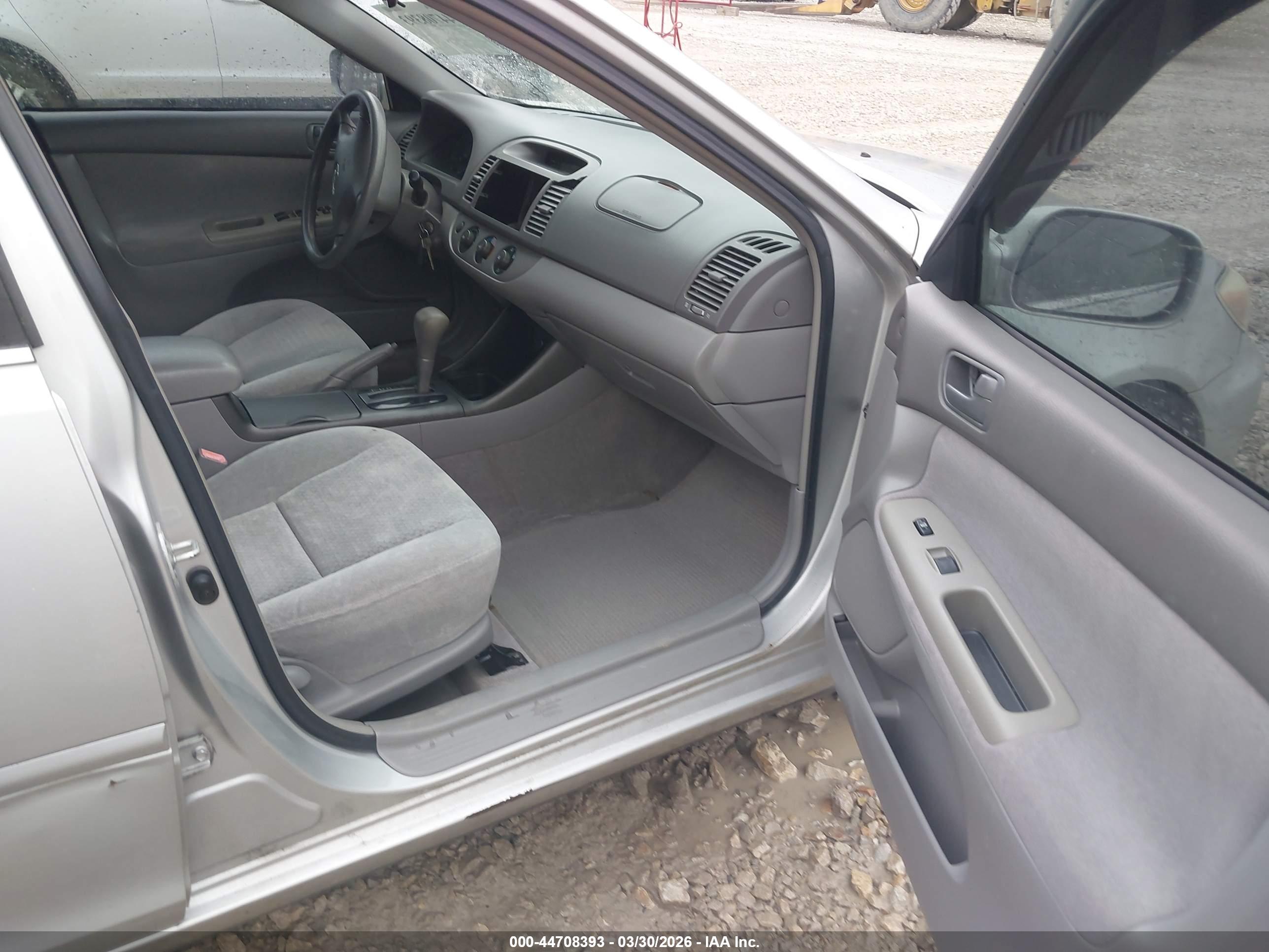 TOYOTA CAMRY image 5