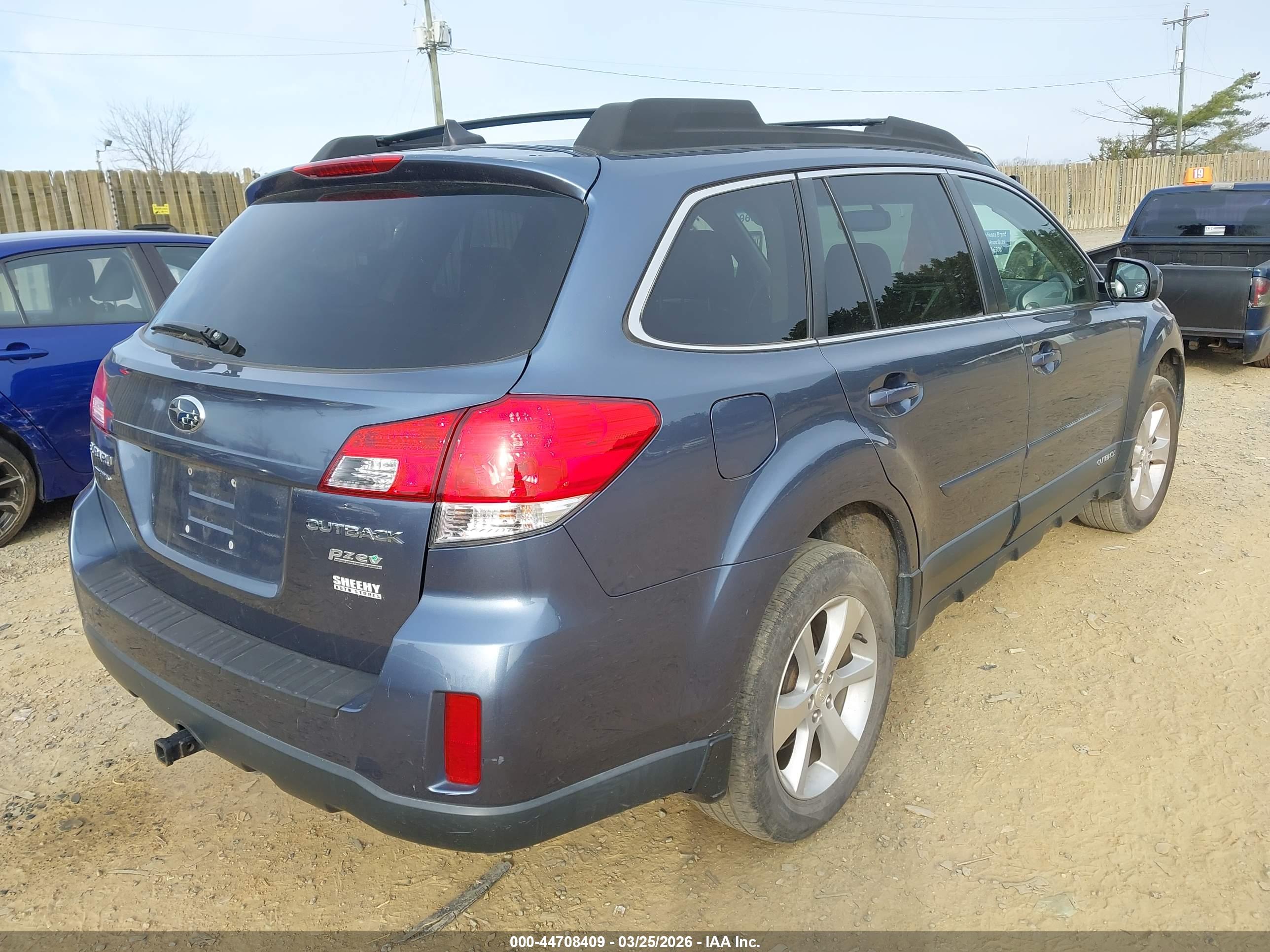 SUBARU OUTBACK image 4