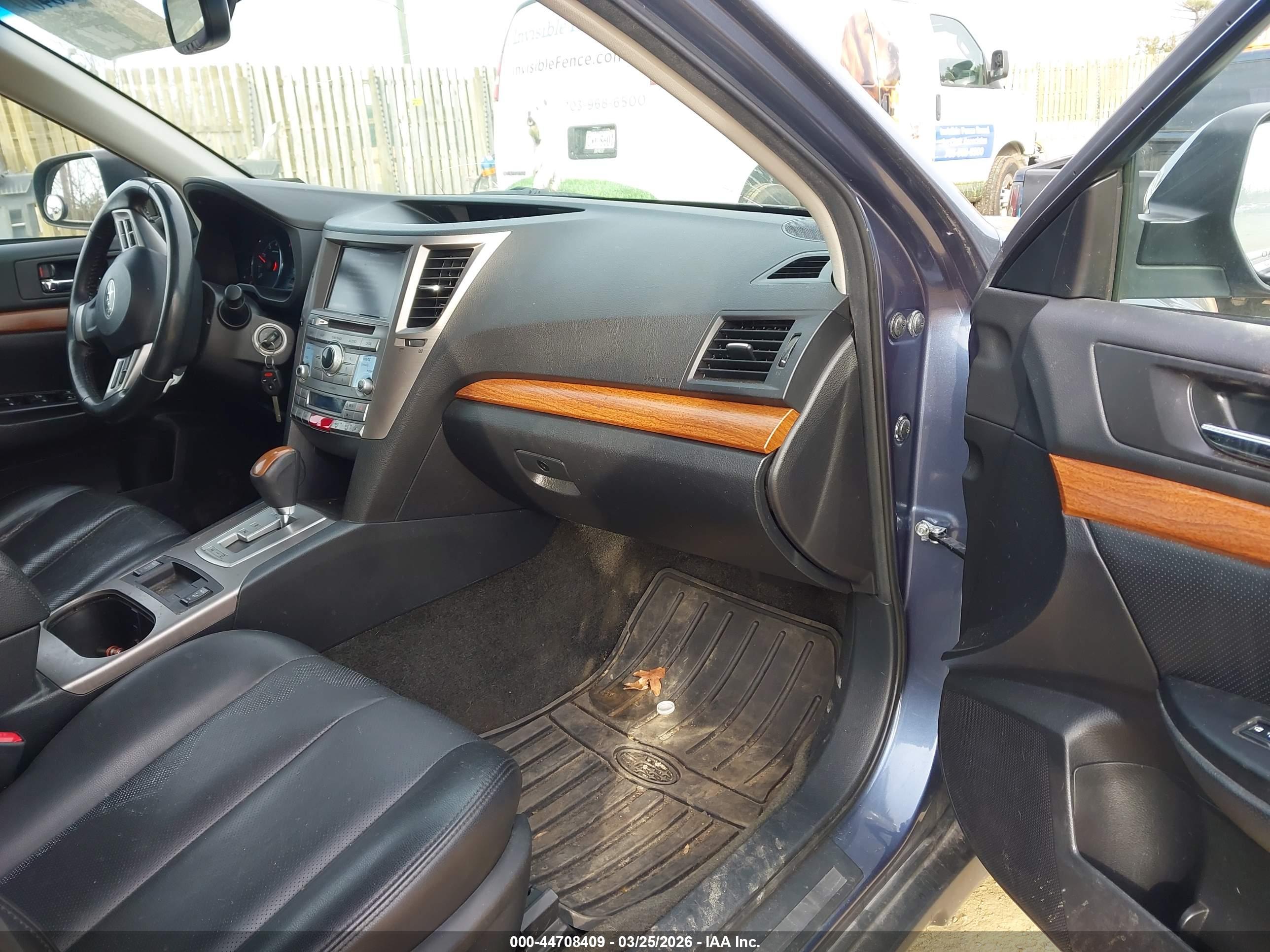 SUBARU OUTBACK image 5