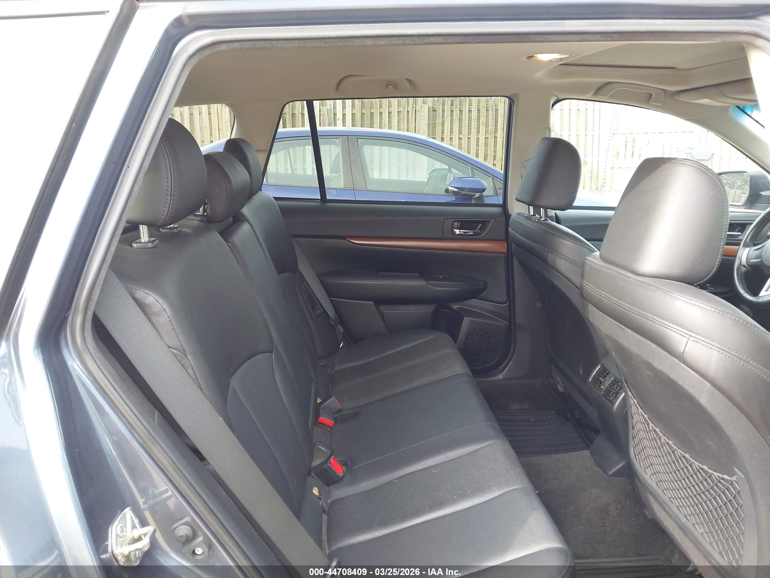 SUBARU OUTBACK image 8