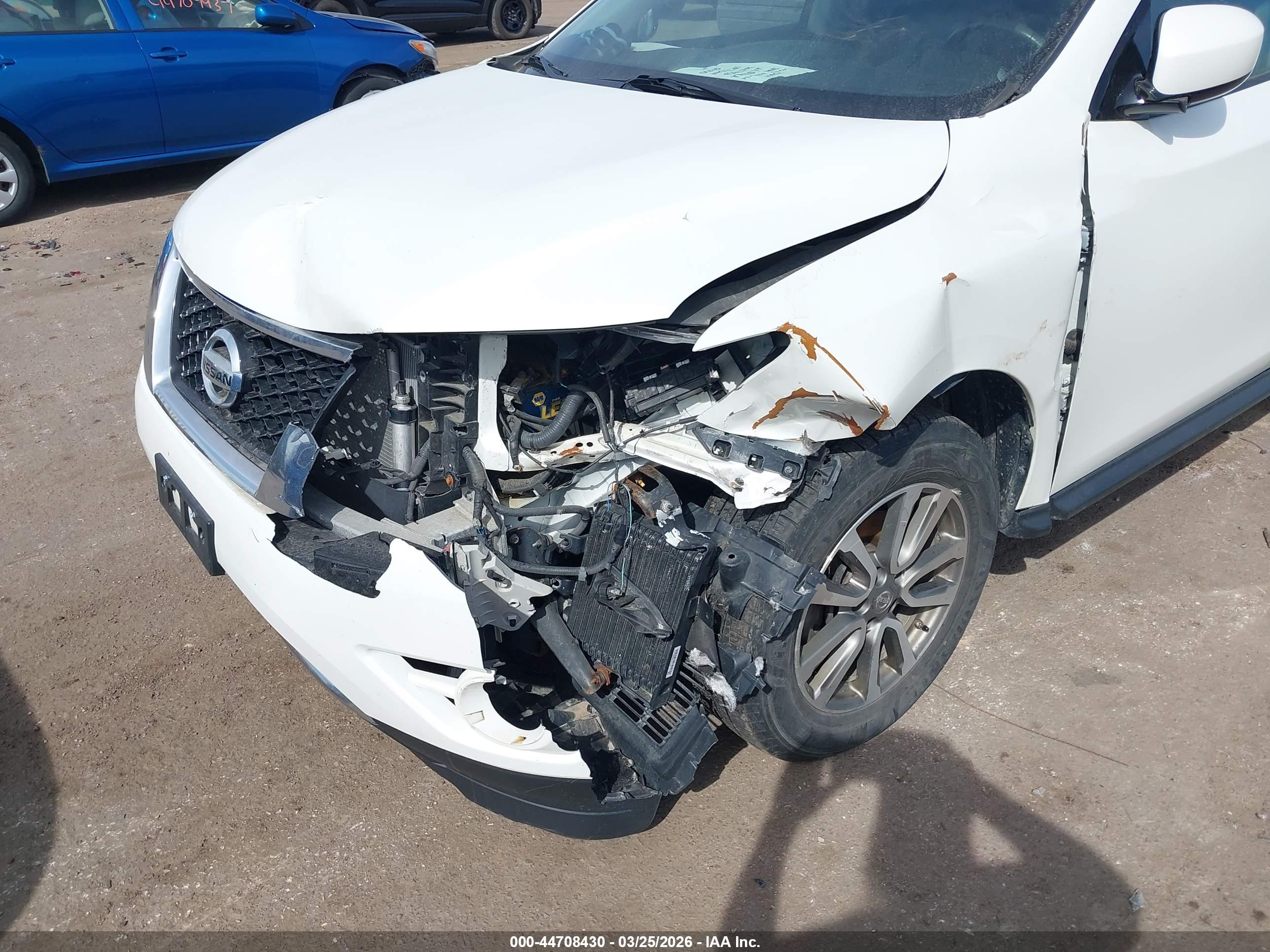 NISSAN PATHFINDER image 6