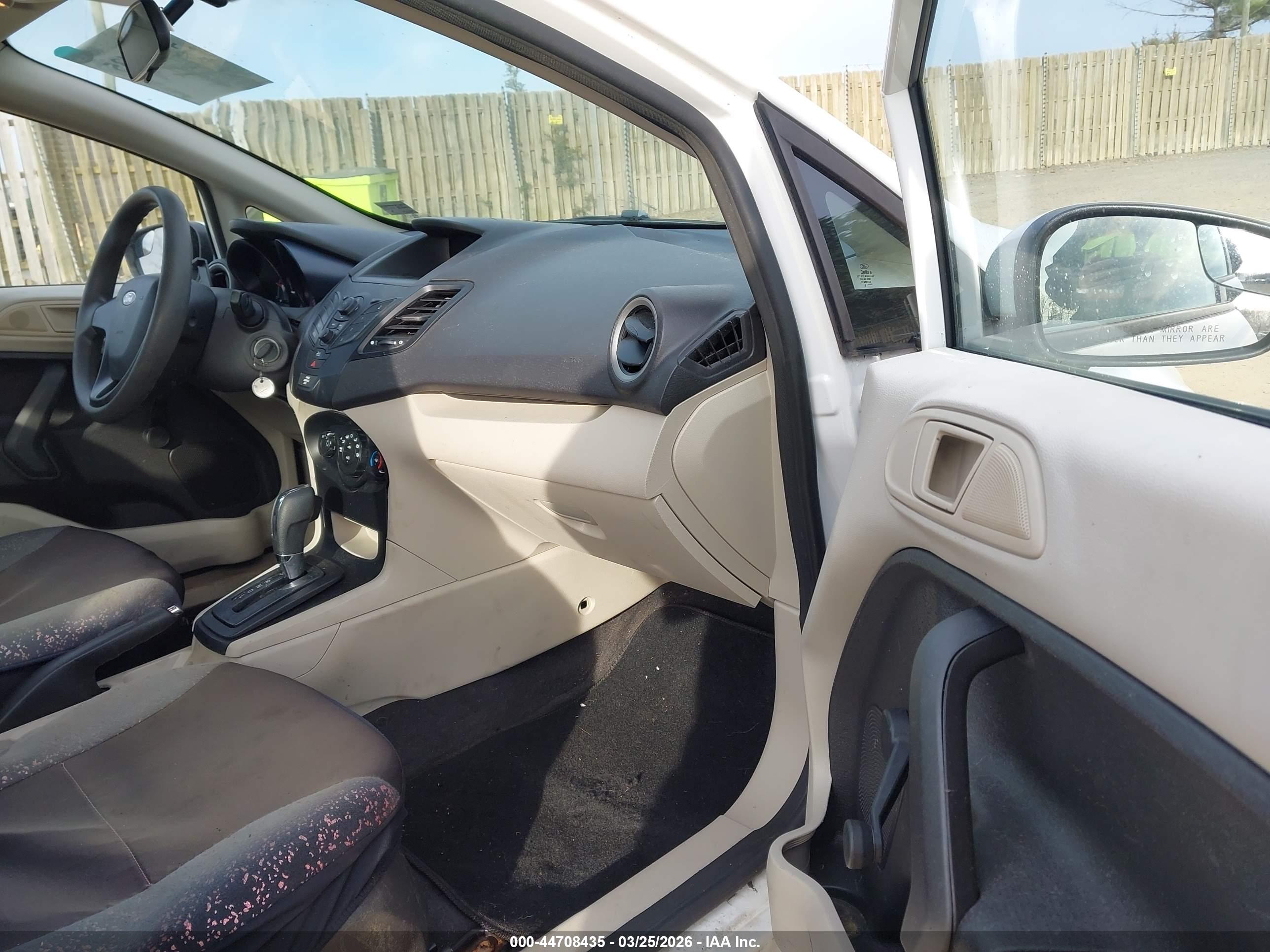 FORD FIESTA image 5