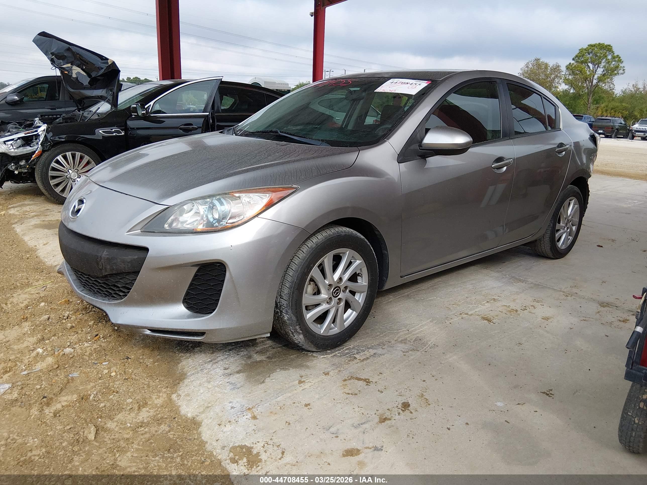 MAZDA MAZDA3 image 2