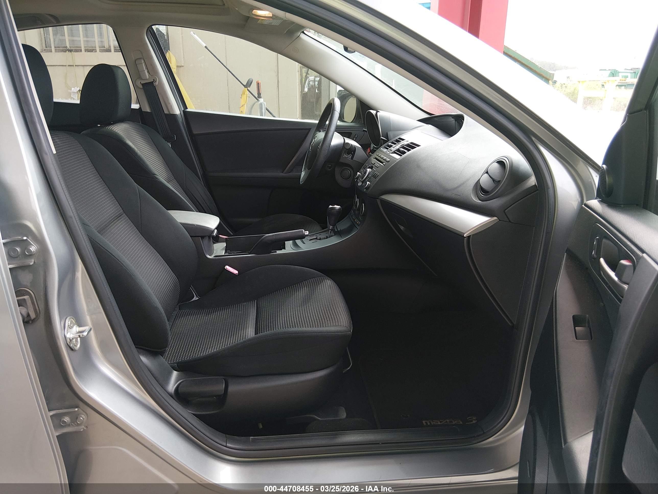 MAZDA MAZDA3 image 5