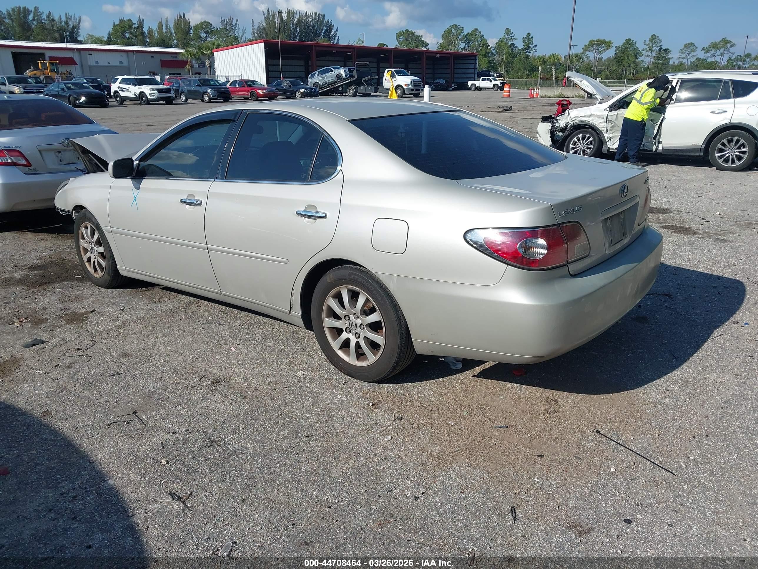 LEXUS ES image 3