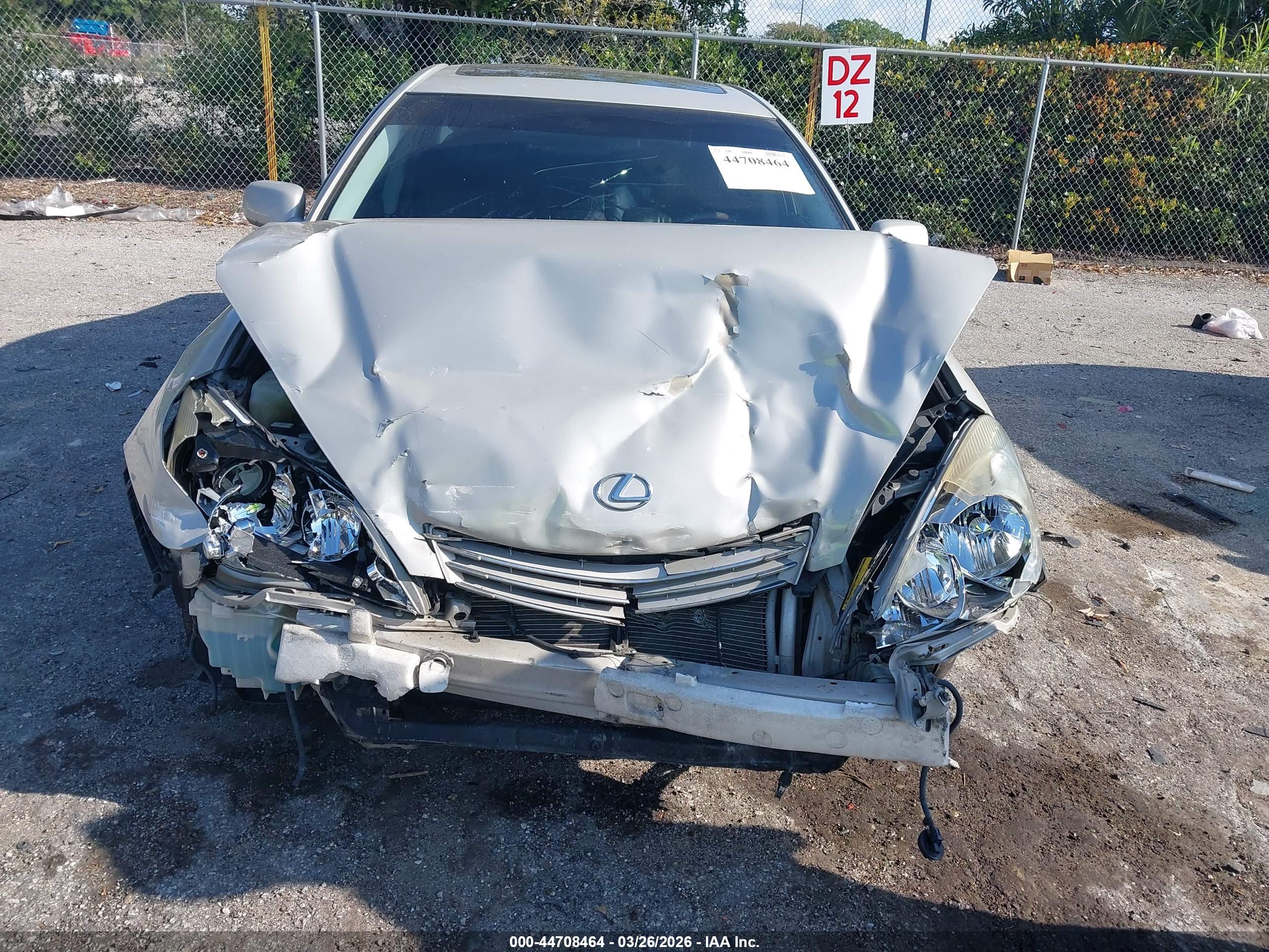 LEXUS ES image 6