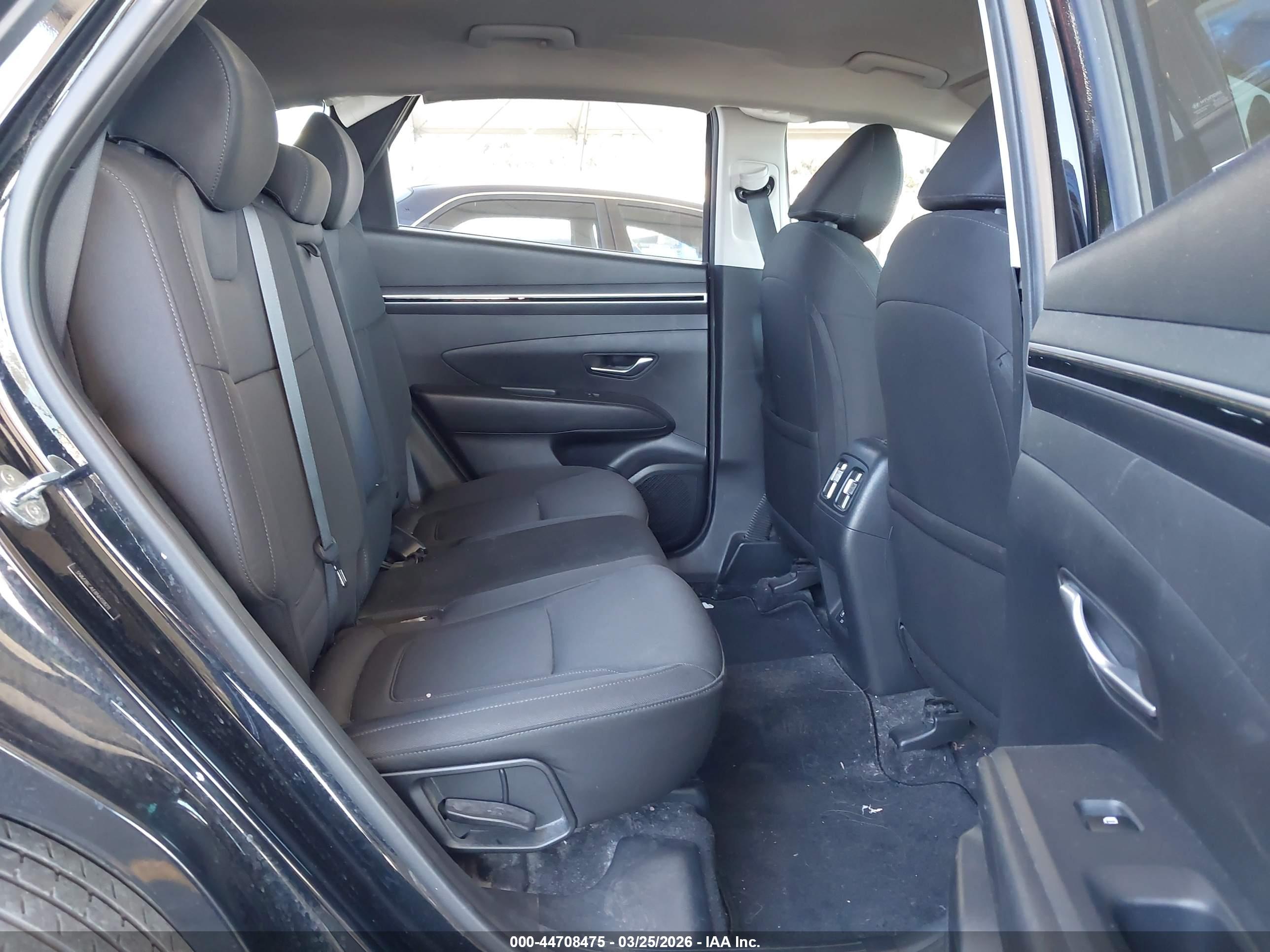 HYUNDAI TUCSON image 8