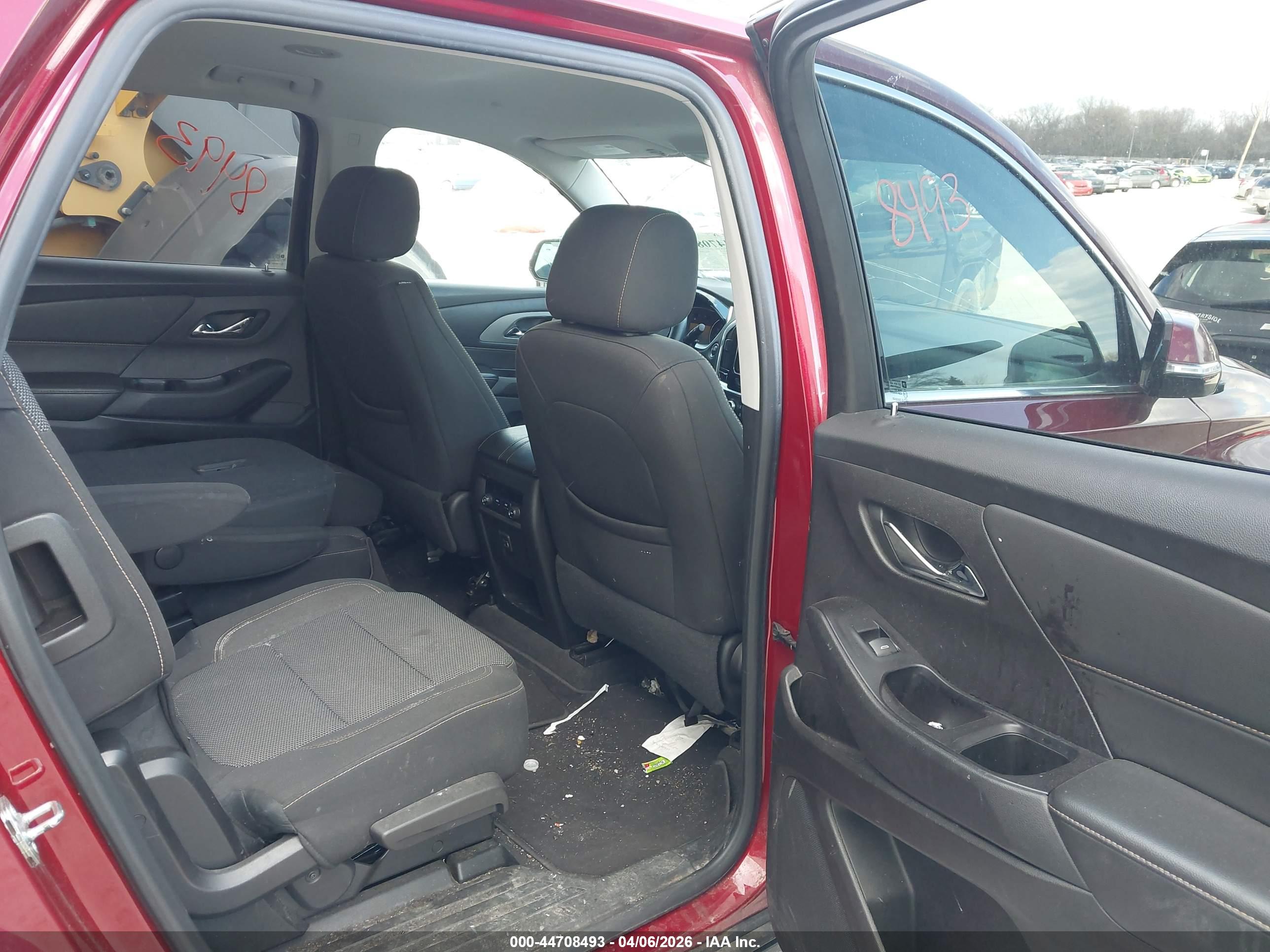 CHEVROLET TRAVERSE image 8