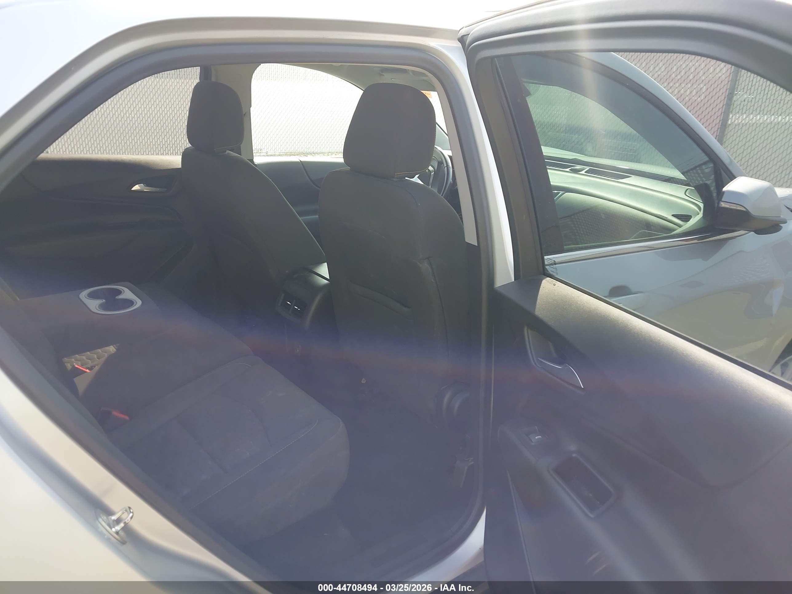 CHEVROLET EQUINOX image 8
