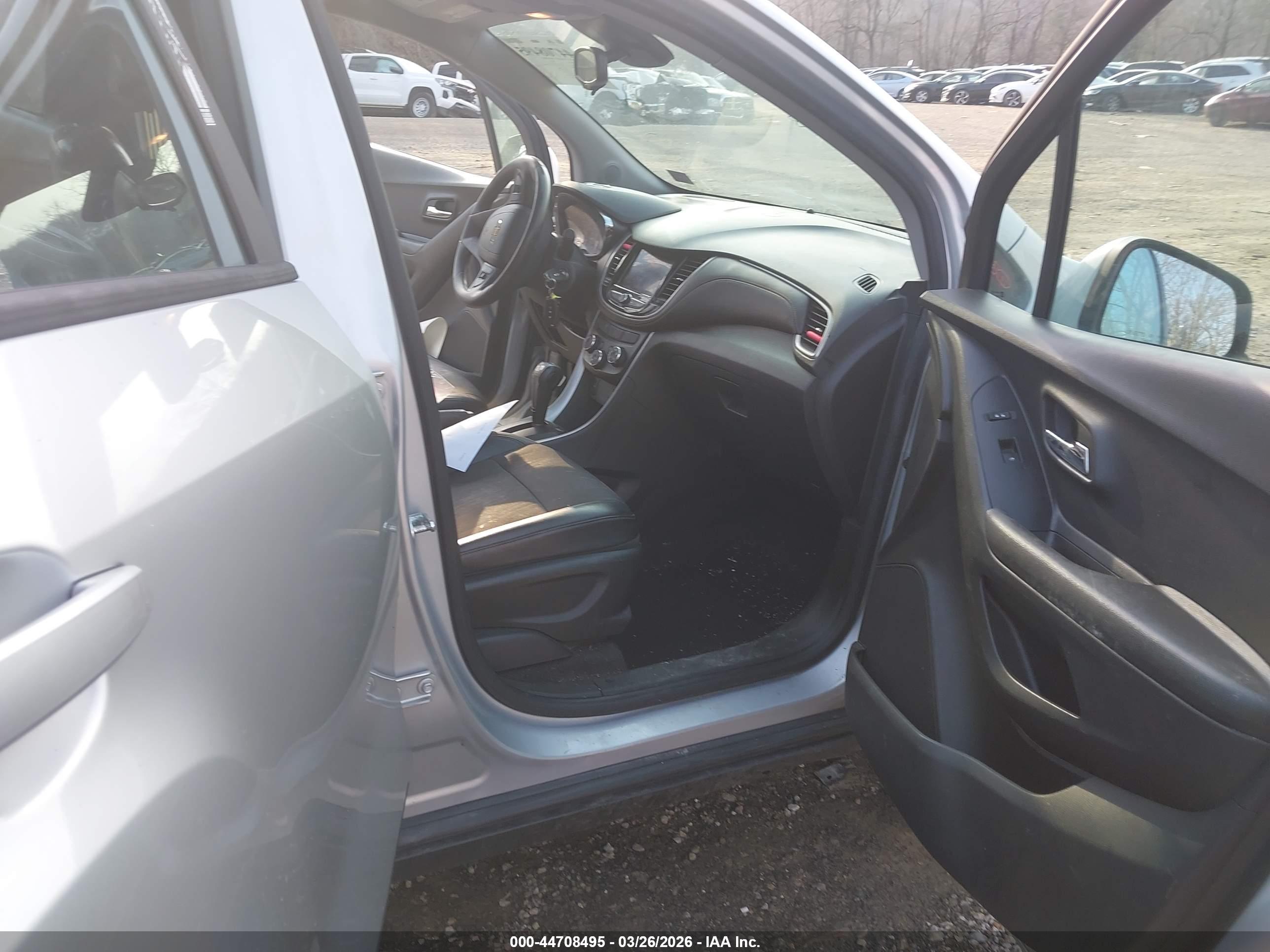 CHEVROLET TRAX image 5