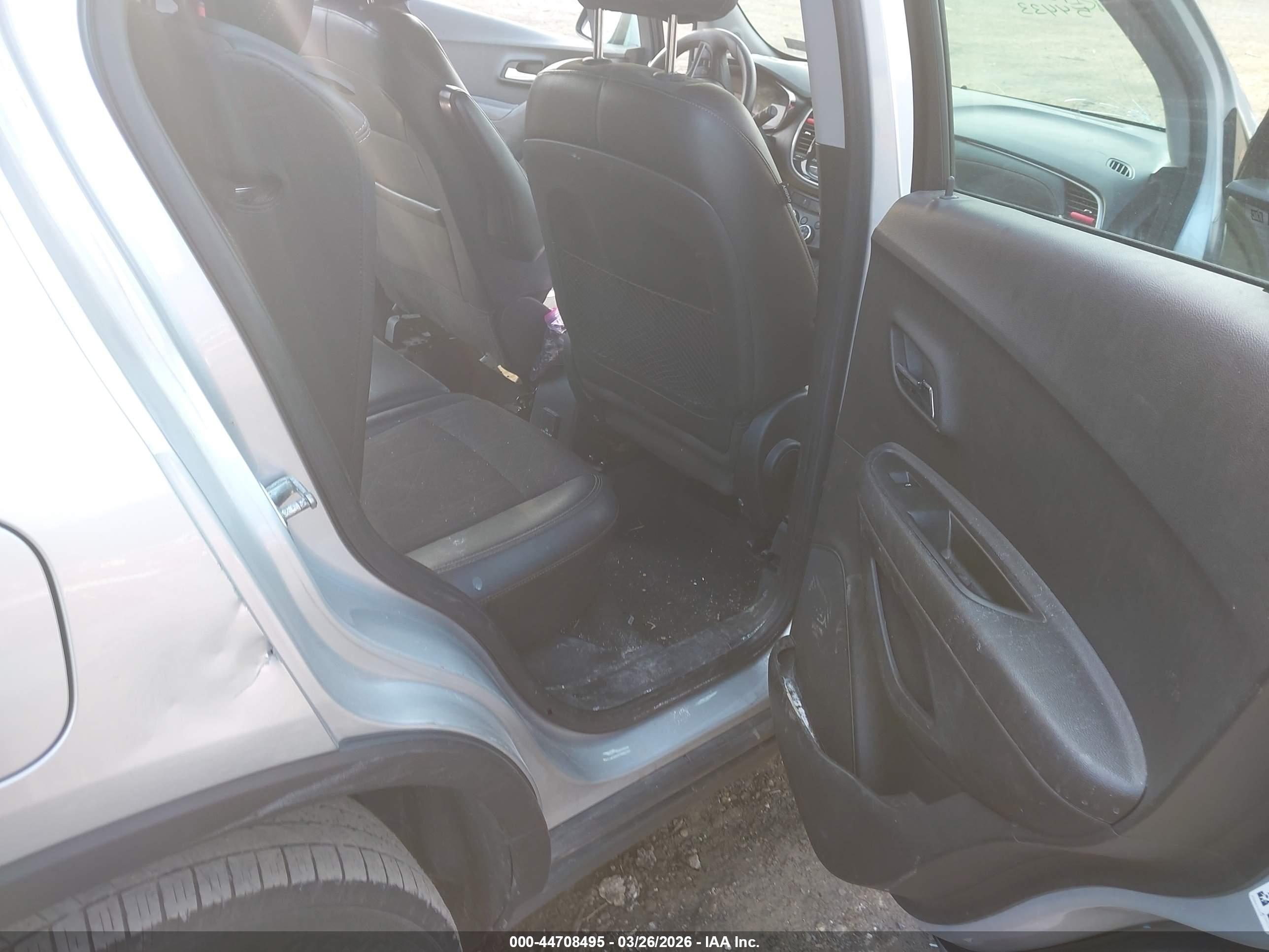 CHEVROLET TRAX image 8