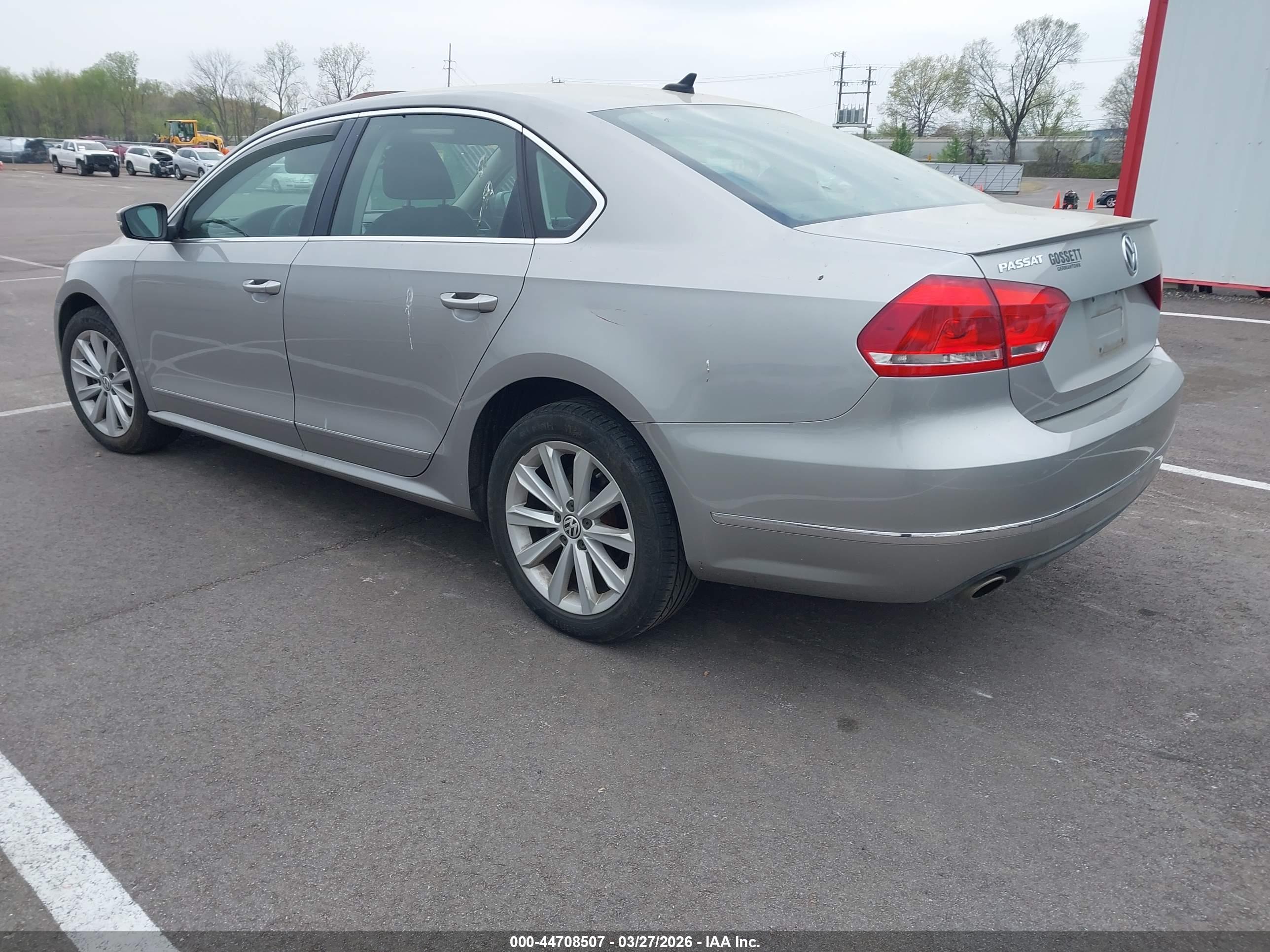 VOLKSWAGEN PASSAT image 3