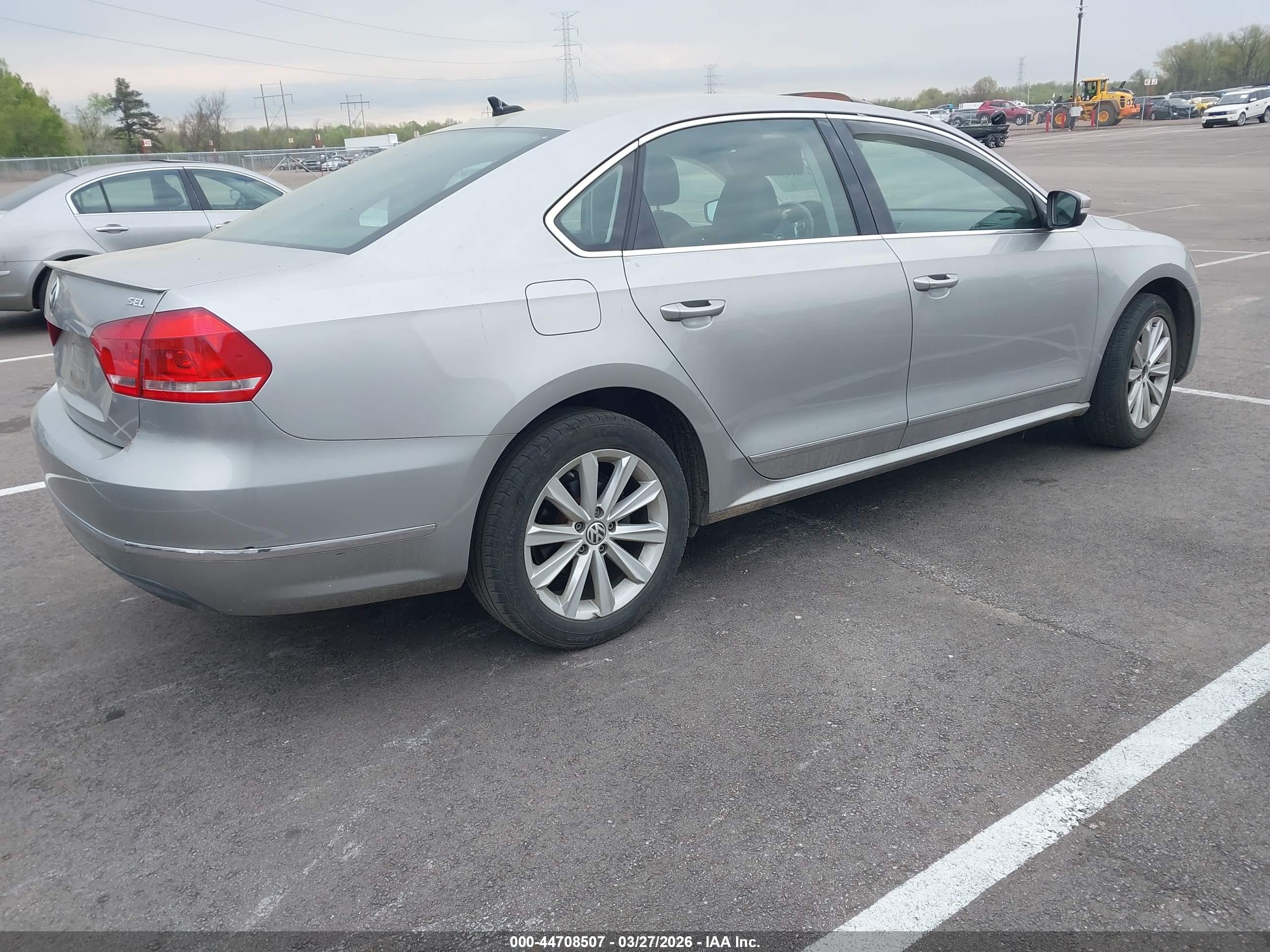 VOLKSWAGEN PASSAT image 4