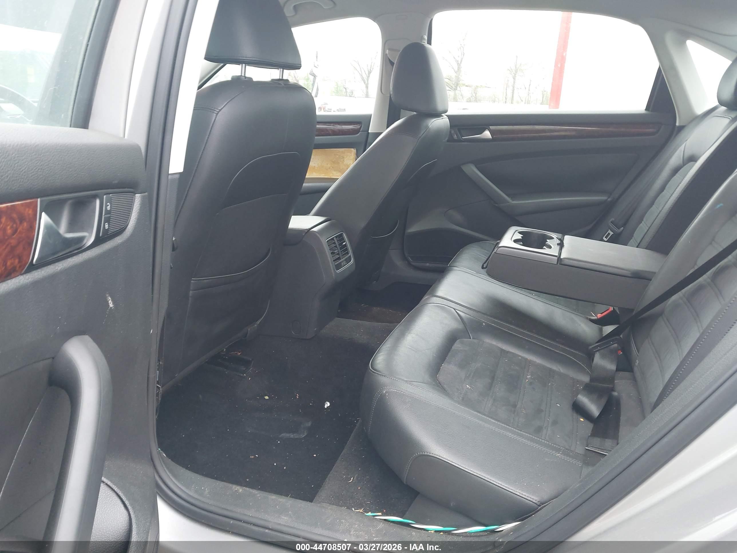 VOLKSWAGEN PASSAT image 8