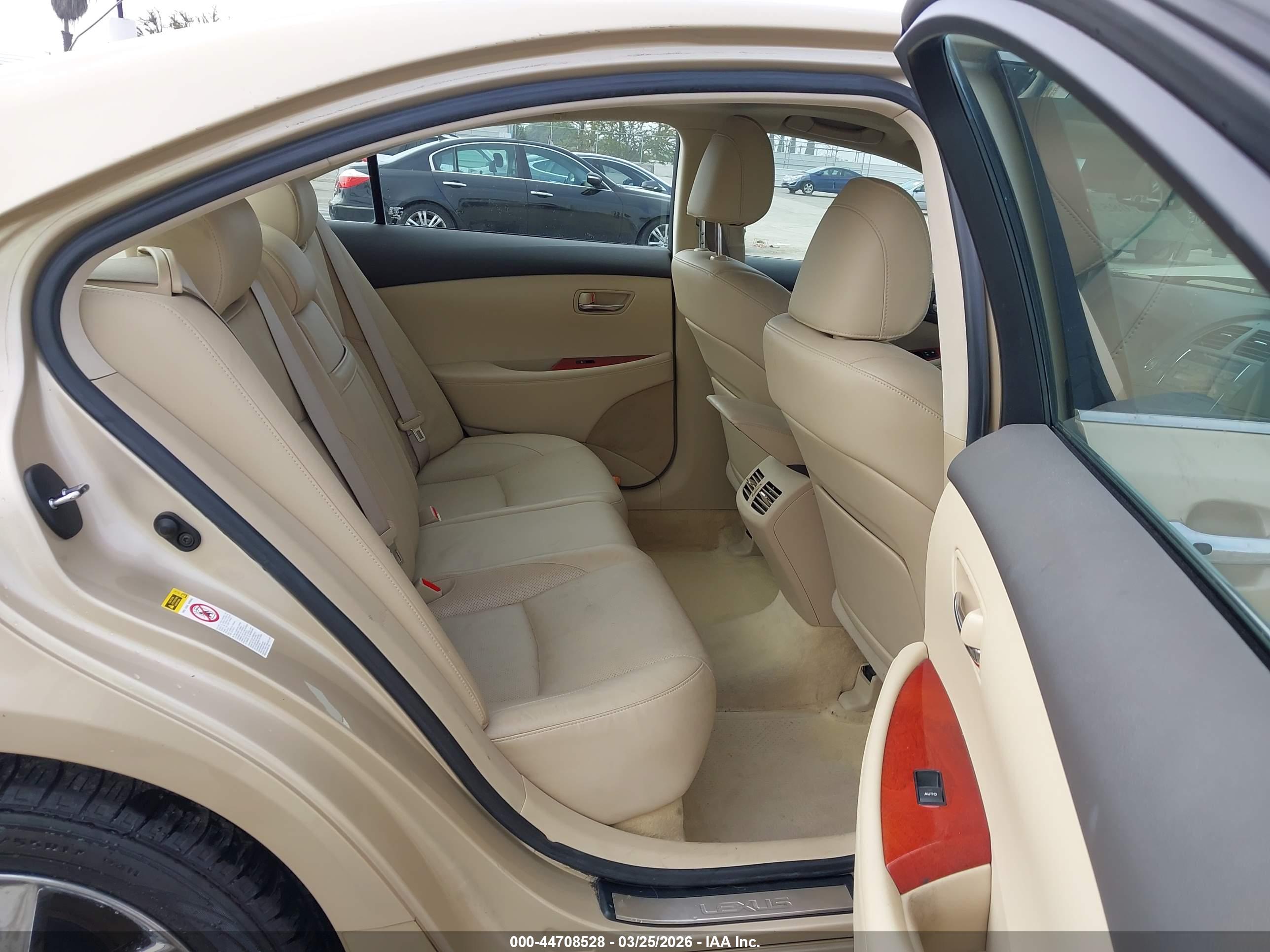 LEXUS ES image 8