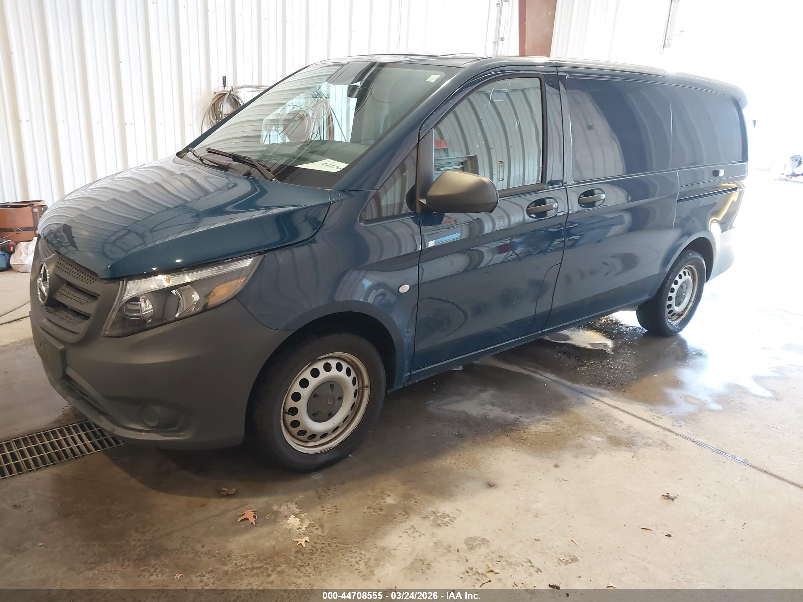 MERCEDES-BENZ METRIS image 2