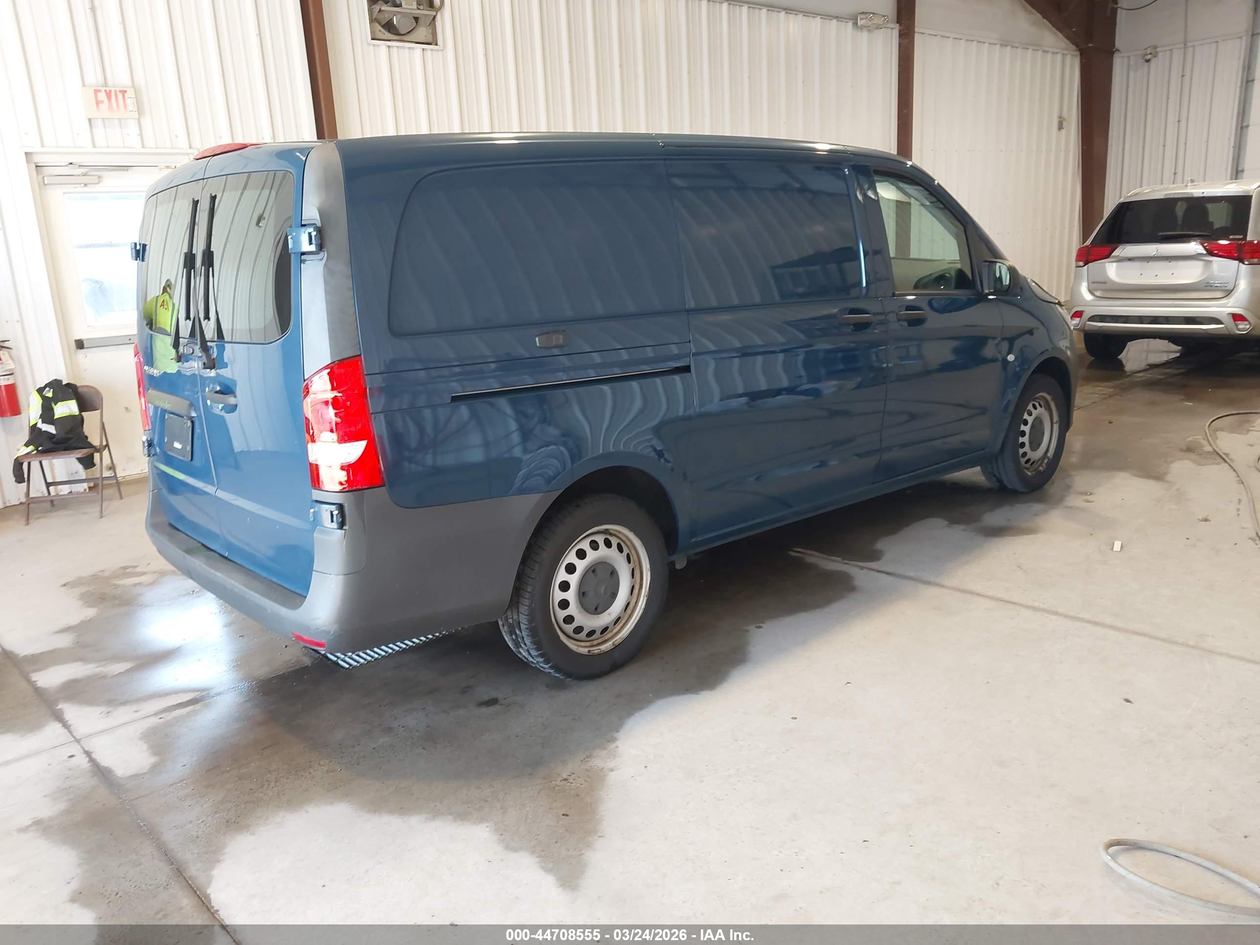 MERCEDES-BENZ METRIS image 4