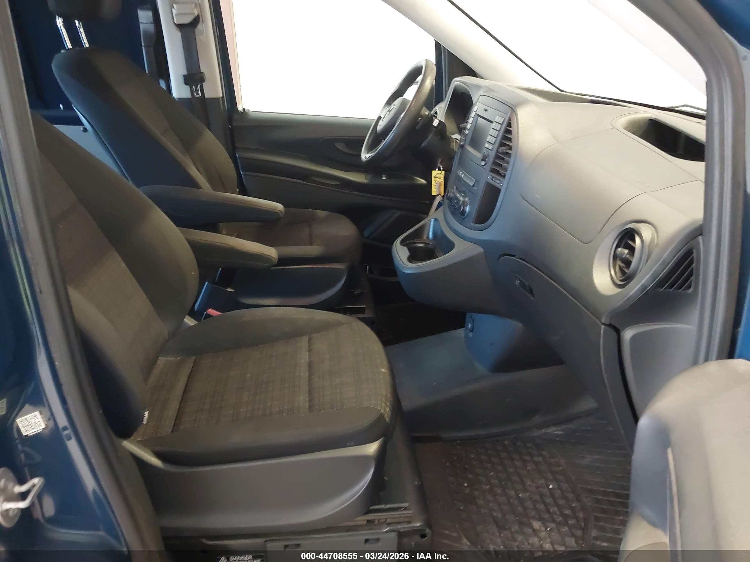 MERCEDES-BENZ METRIS image 5