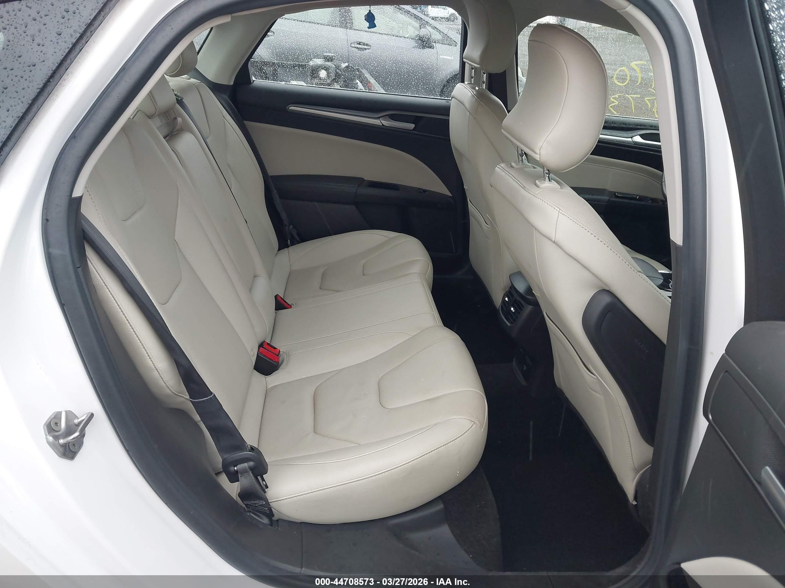 FORD FUSION image 8