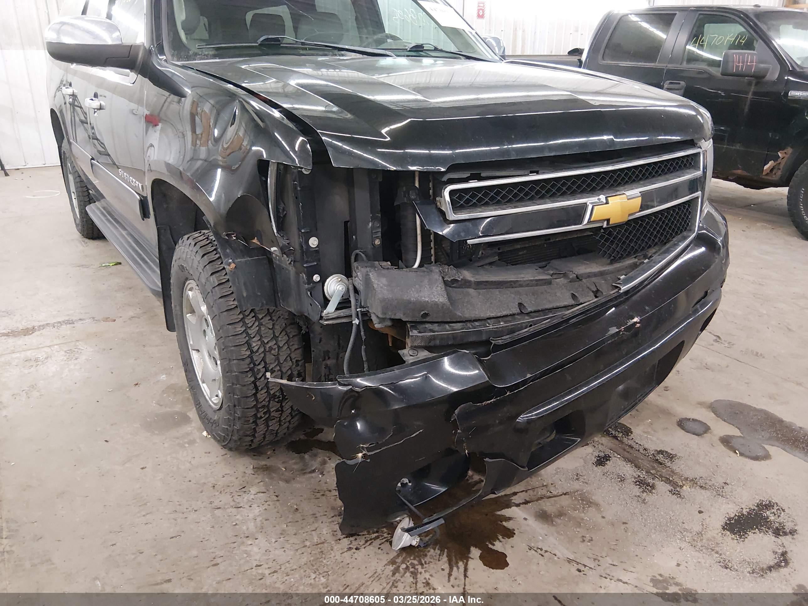 CHEVROLET SUBURBAN image 6