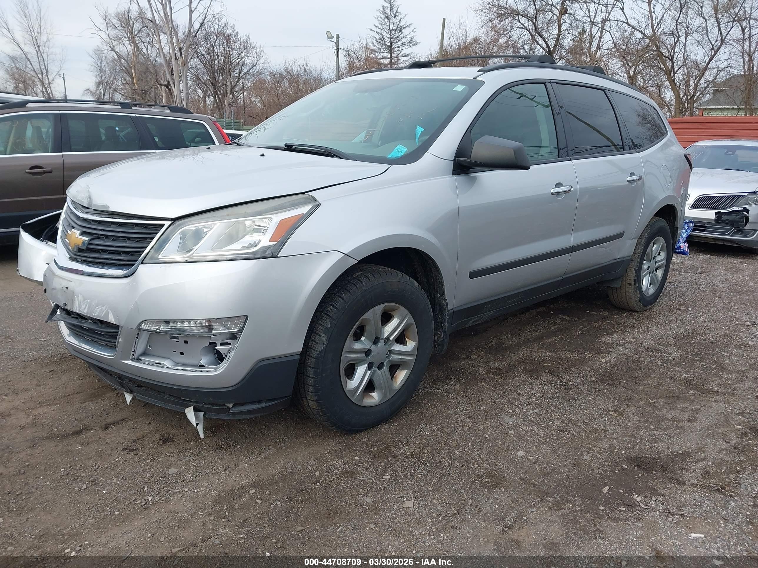 CHEVROLET TRAVERSE image 2