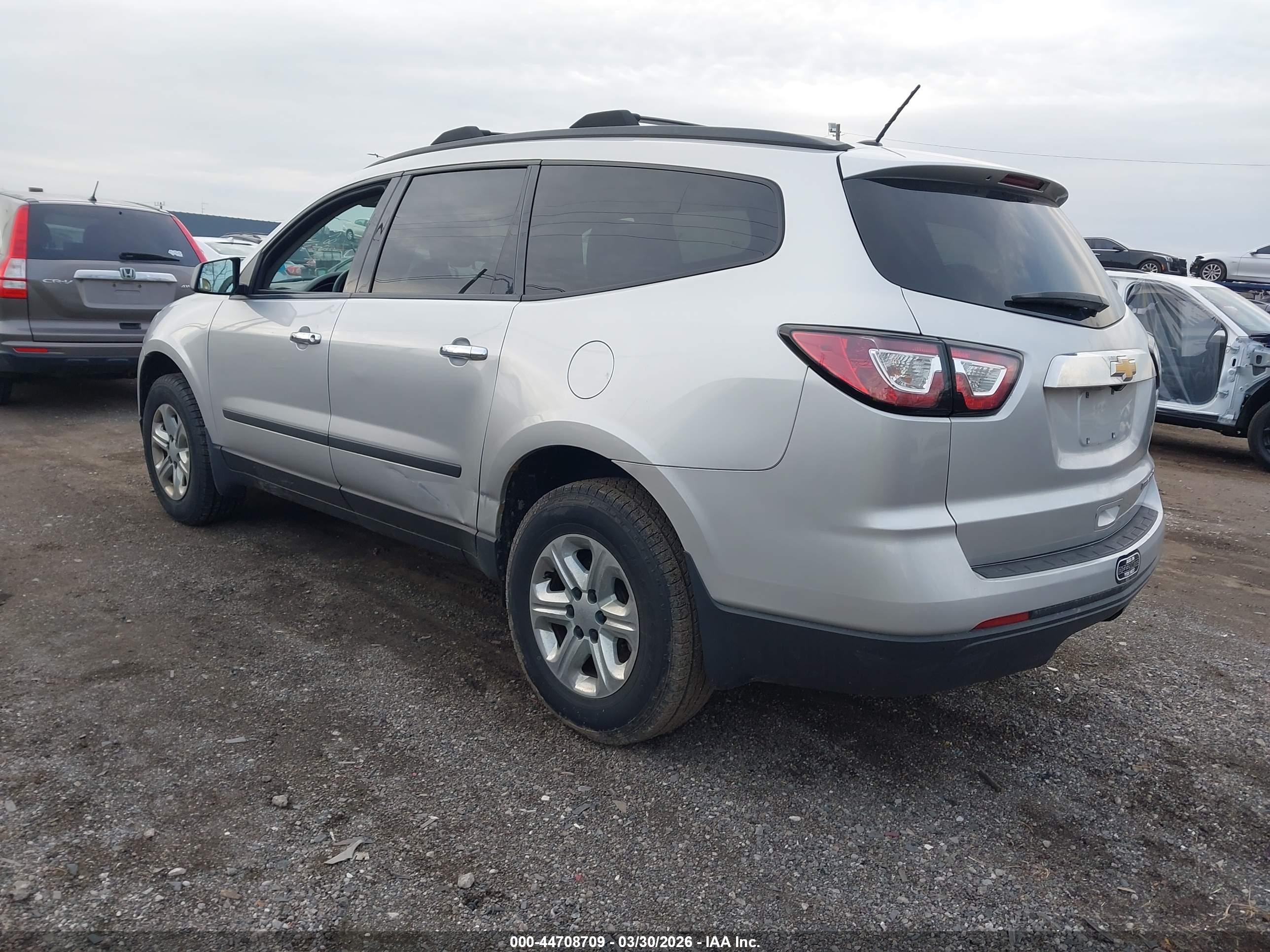 CHEVROLET TRAVERSE image 3