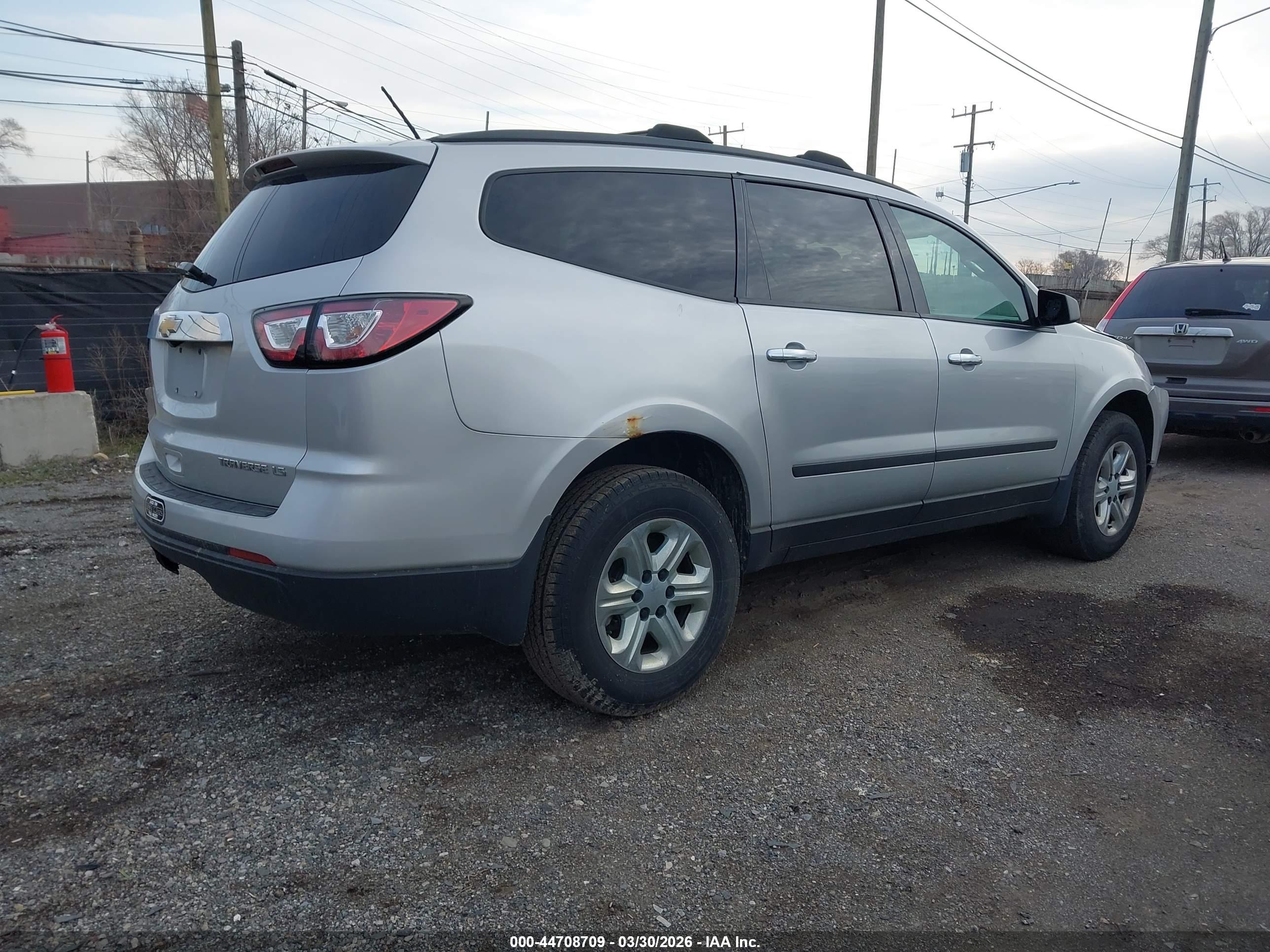CHEVROLET TRAVERSE image 4