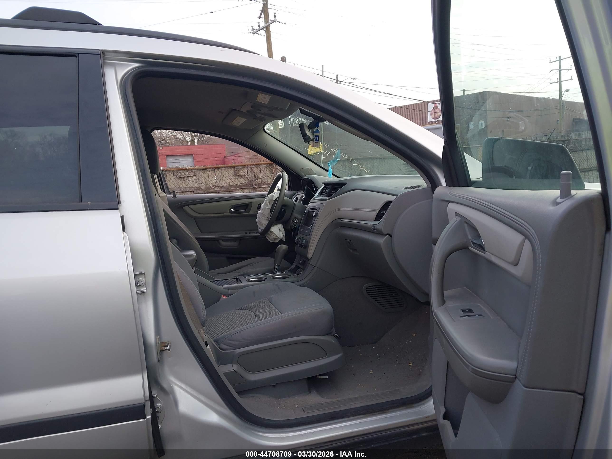 CHEVROLET TRAVERSE image 5