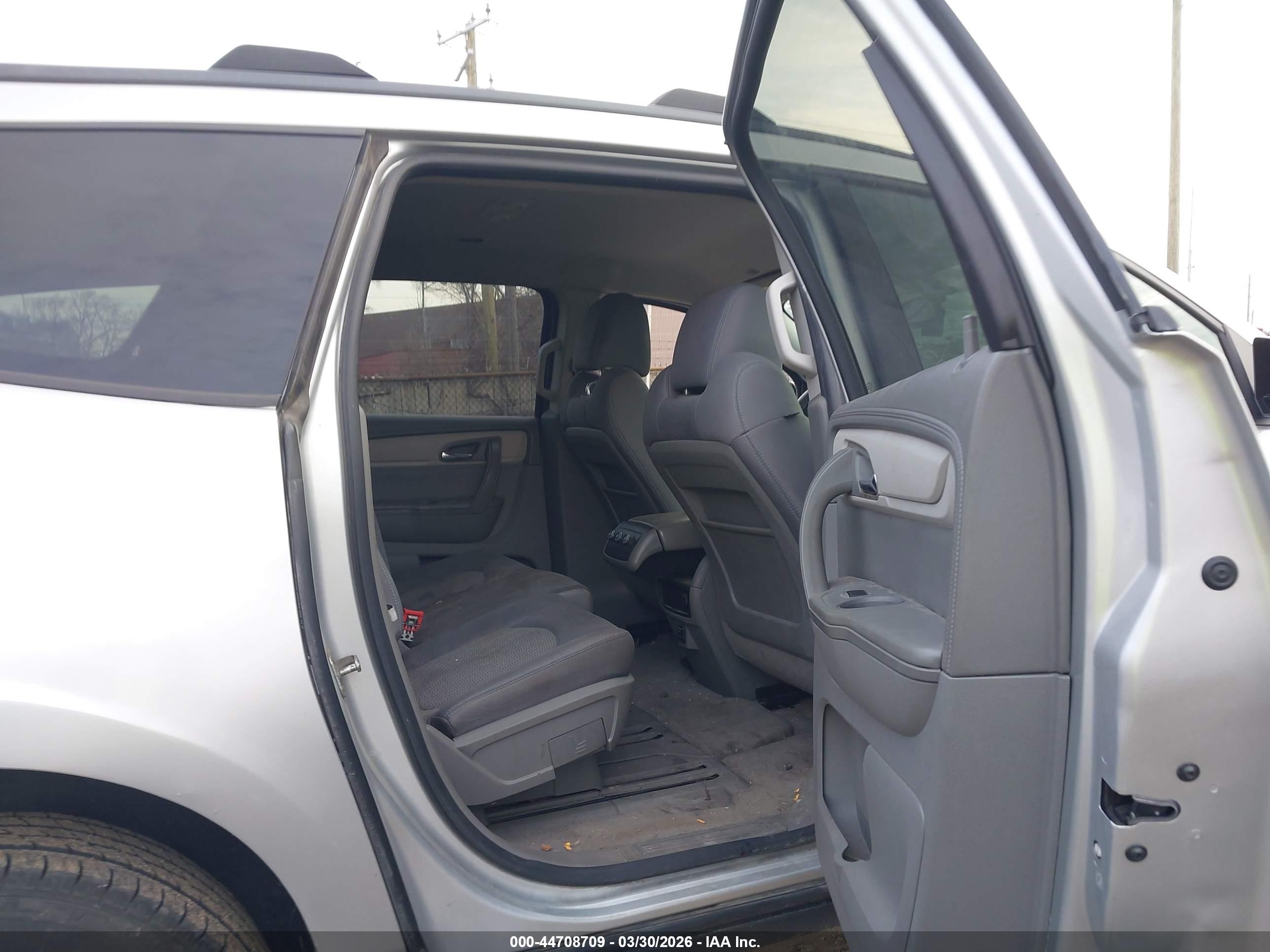CHEVROLET TRAVERSE image 8