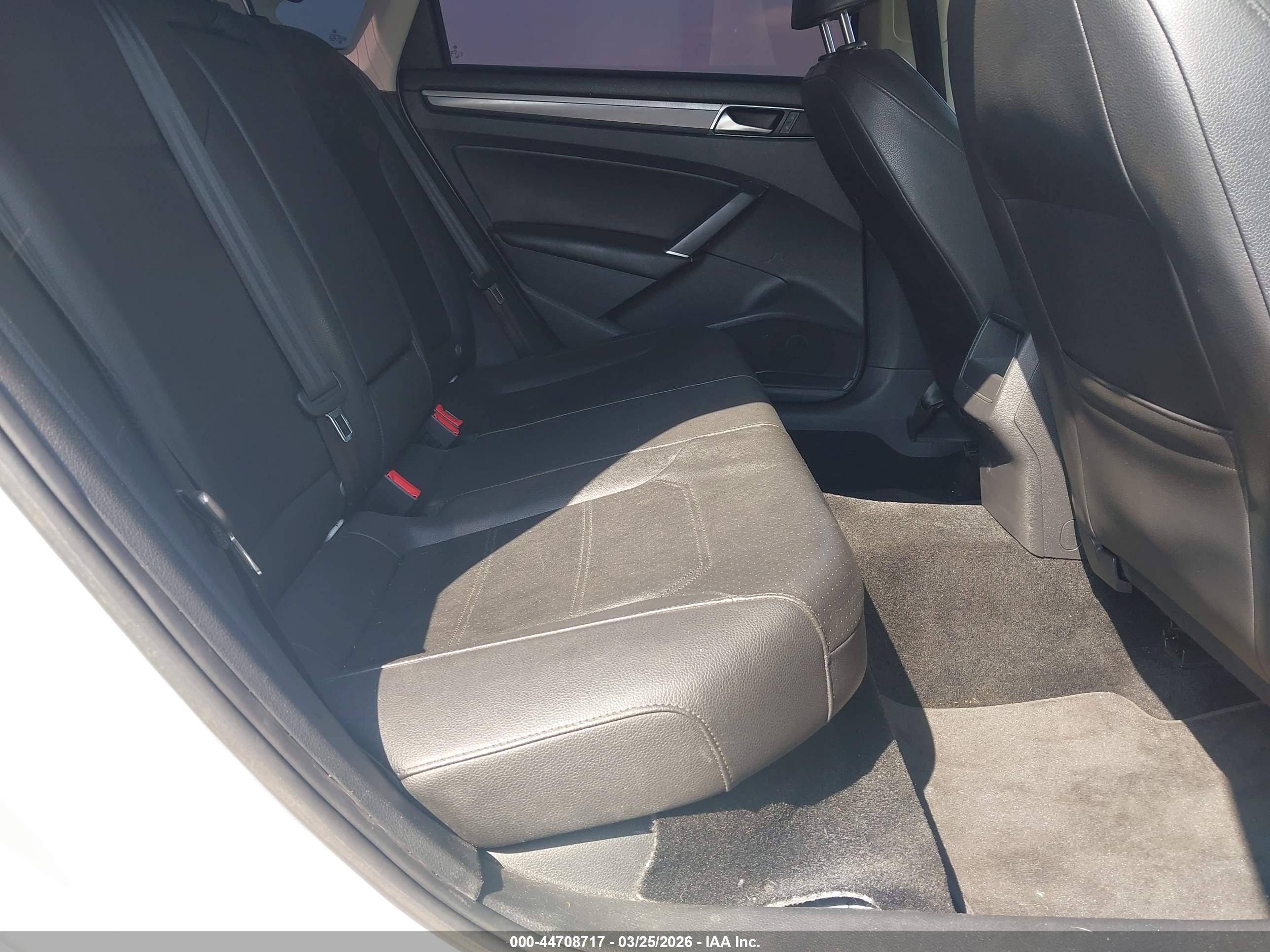 VOLKSWAGEN PASSAT image 8