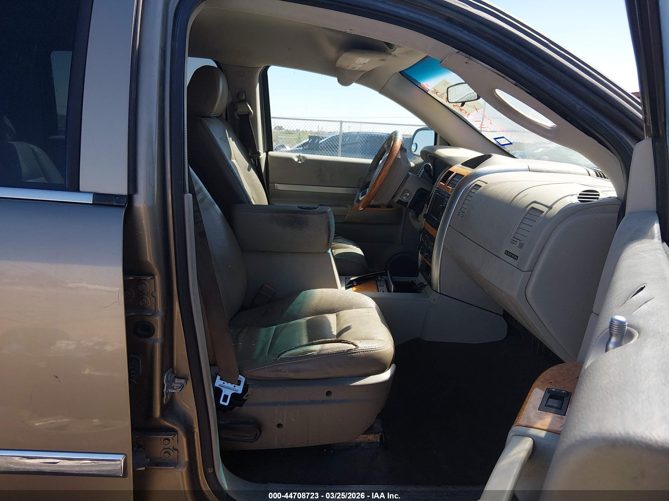 CHRYSLER ASPEN image 5