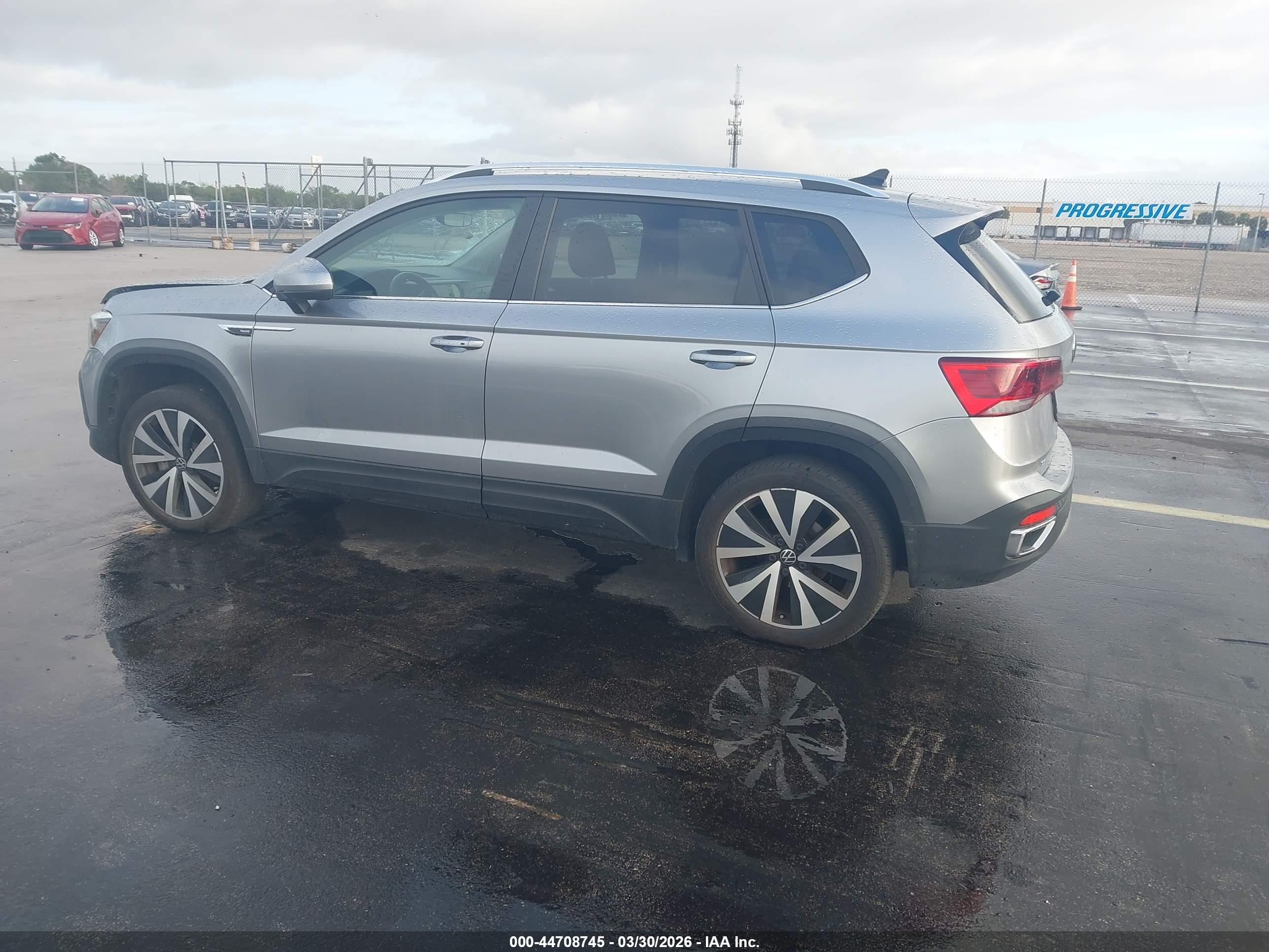 VOLKSWAGEN TAOS image 3