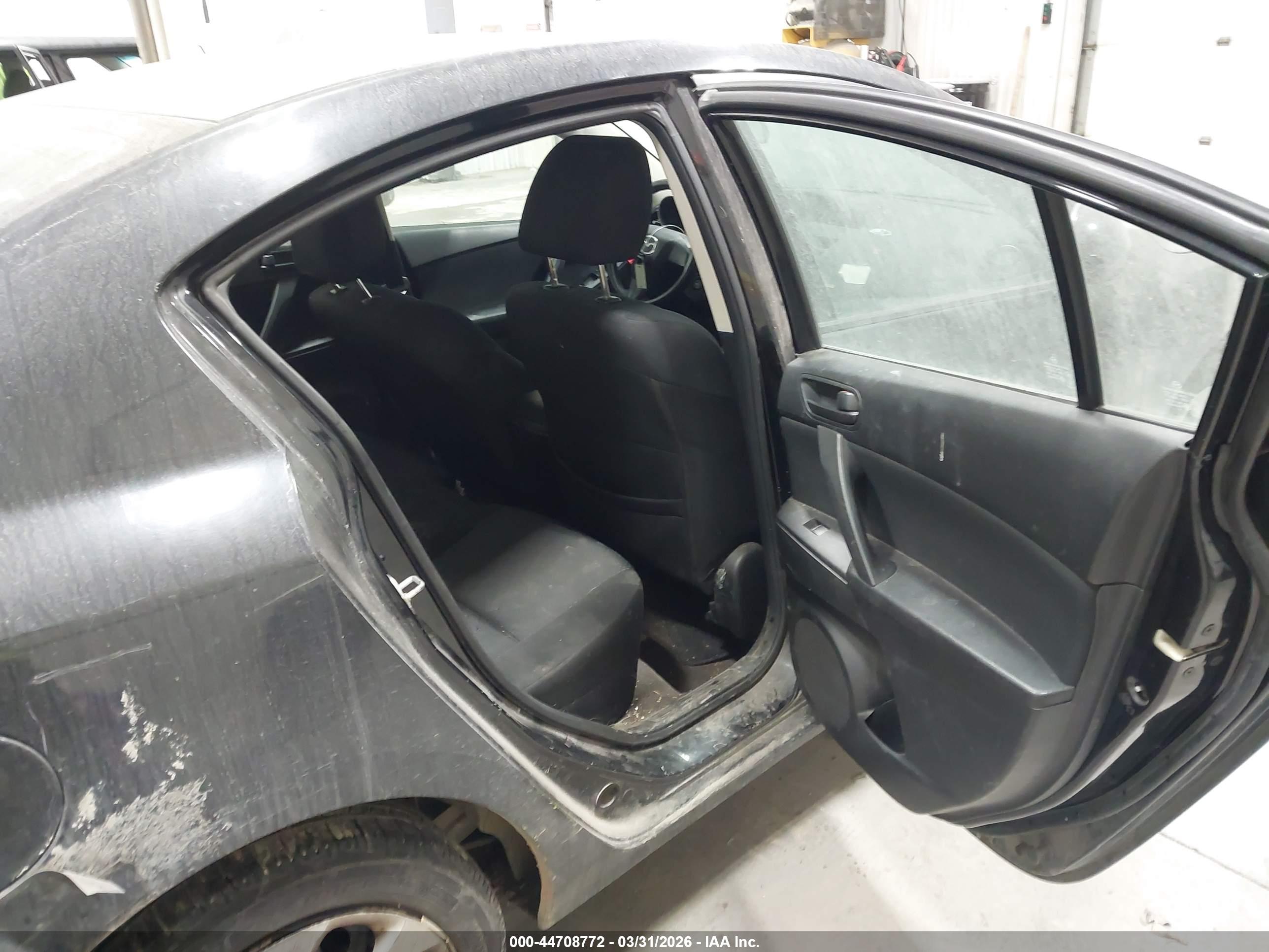 MAZDA MAZDA3 image 8