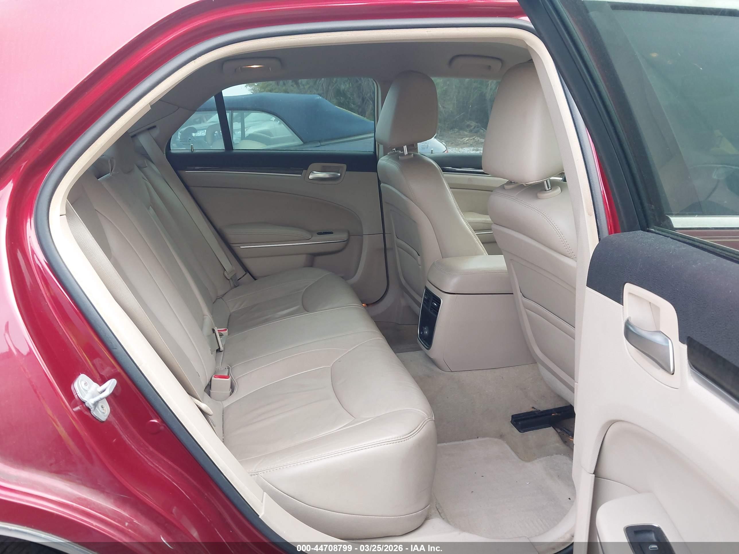 CHRYSLER 300 image 8
