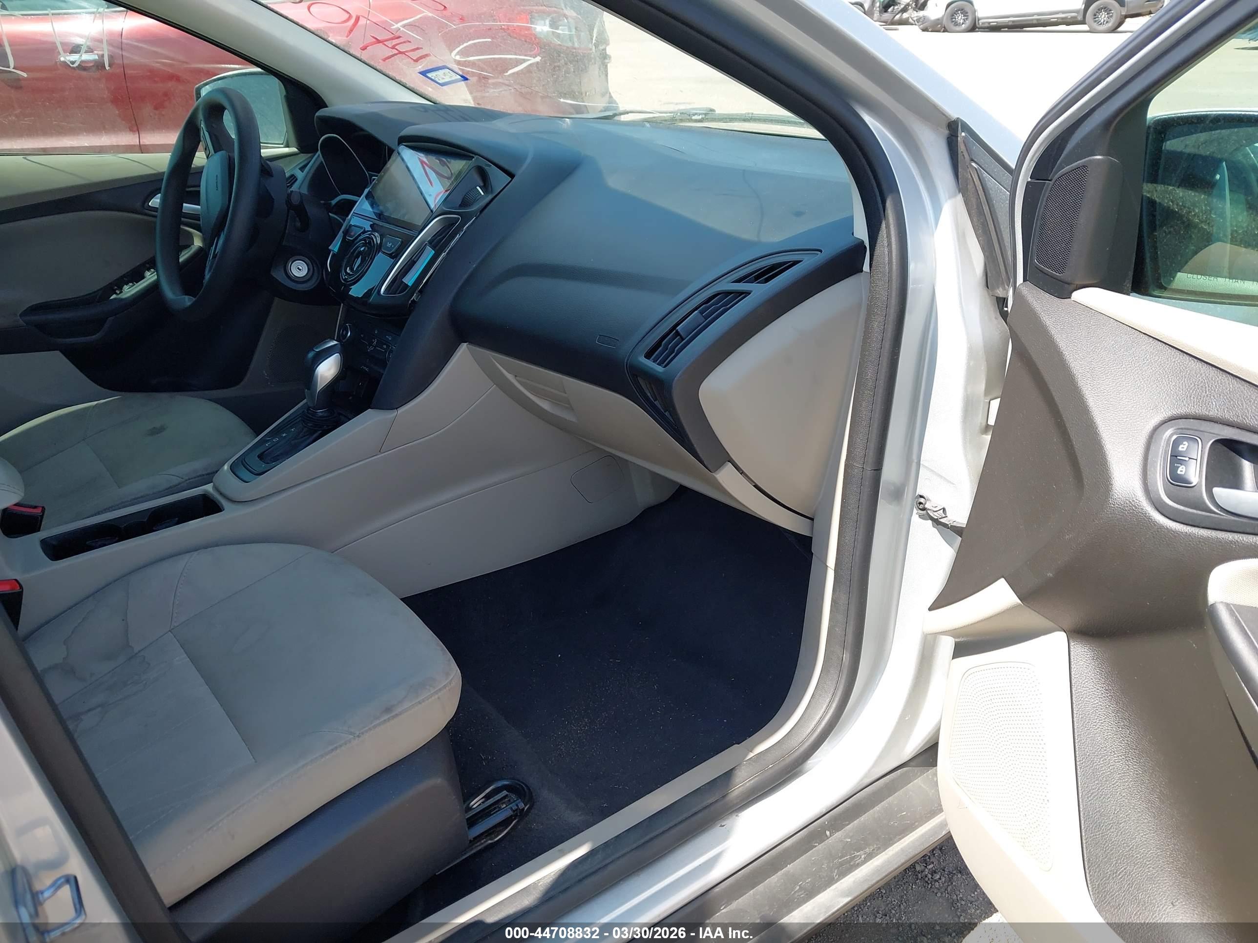 FORD FOCUS image 5