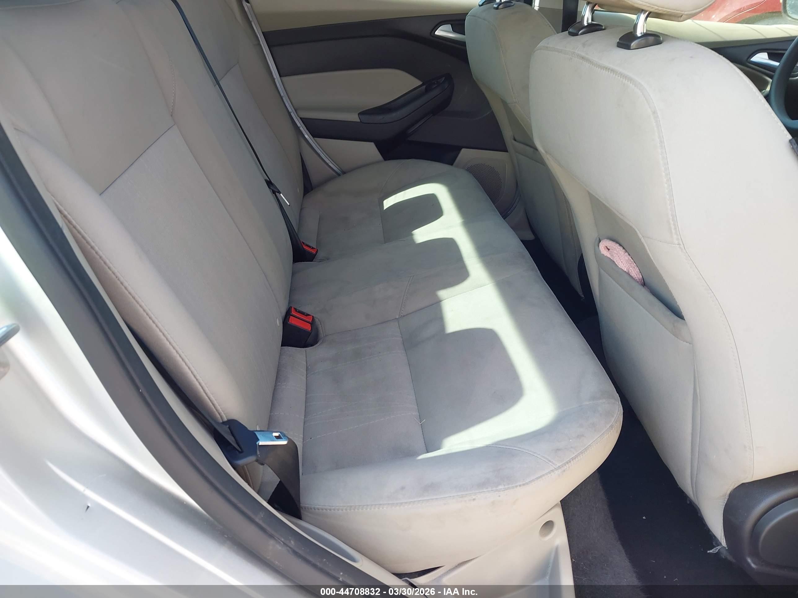 FORD FOCUS image 8