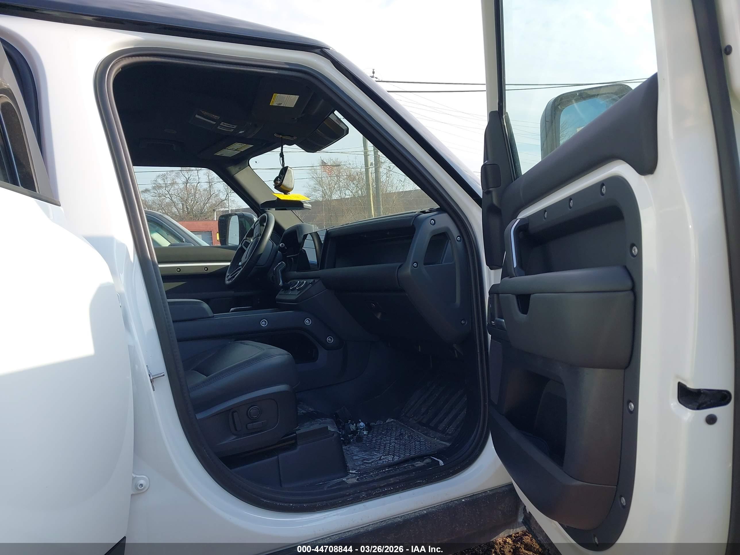 LAND ROVER image 5