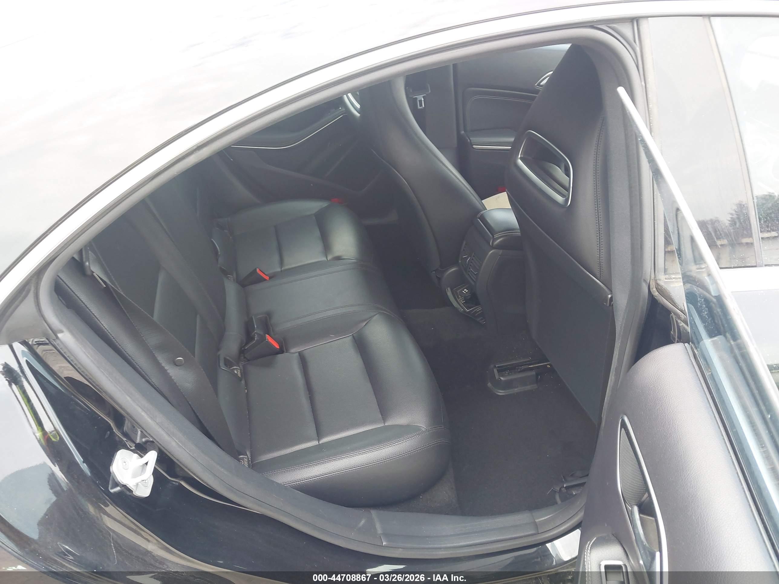 MERCEDES-BENZ CLA image 8
