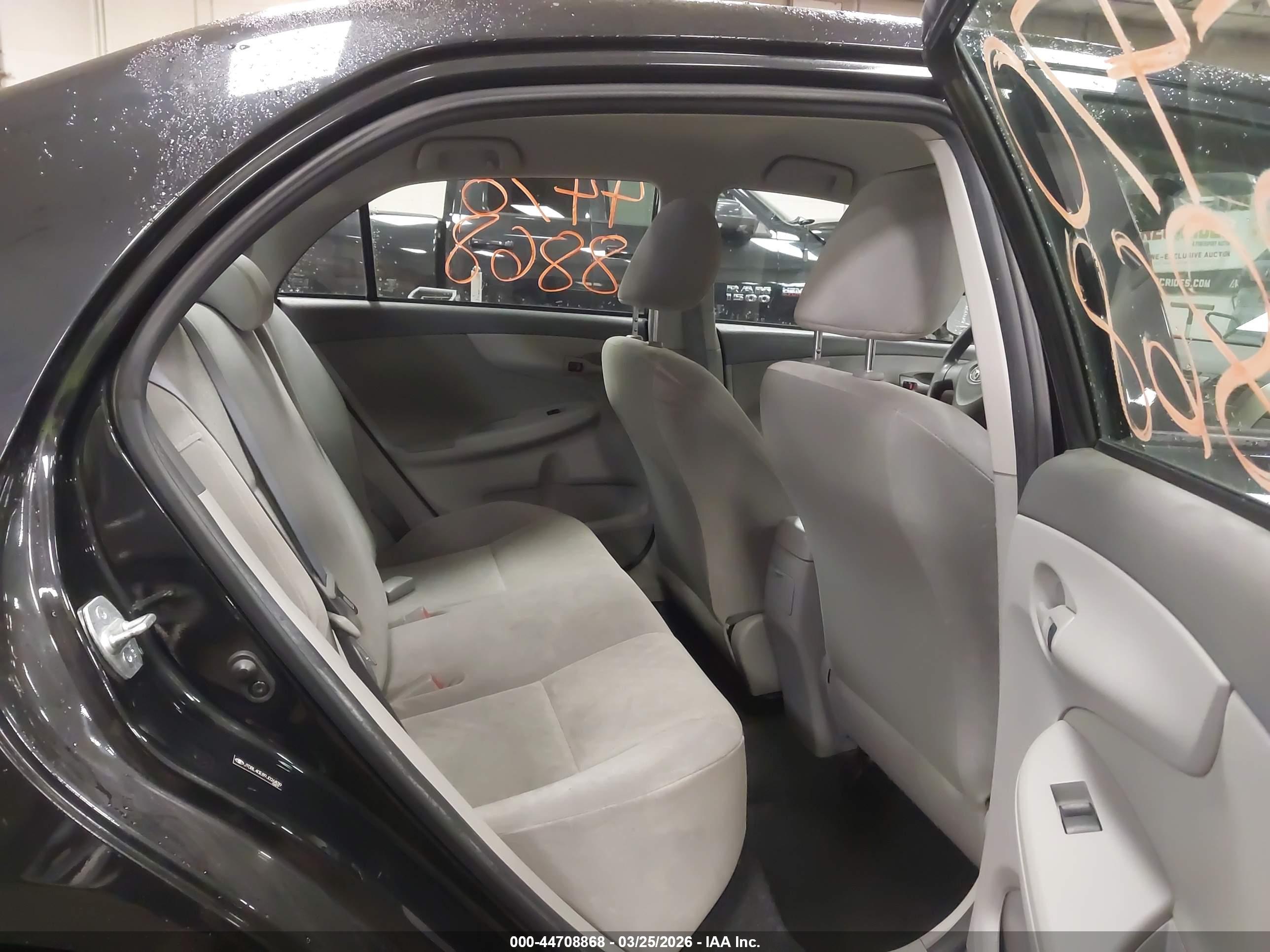 TOYOTA COROLLA image 8
