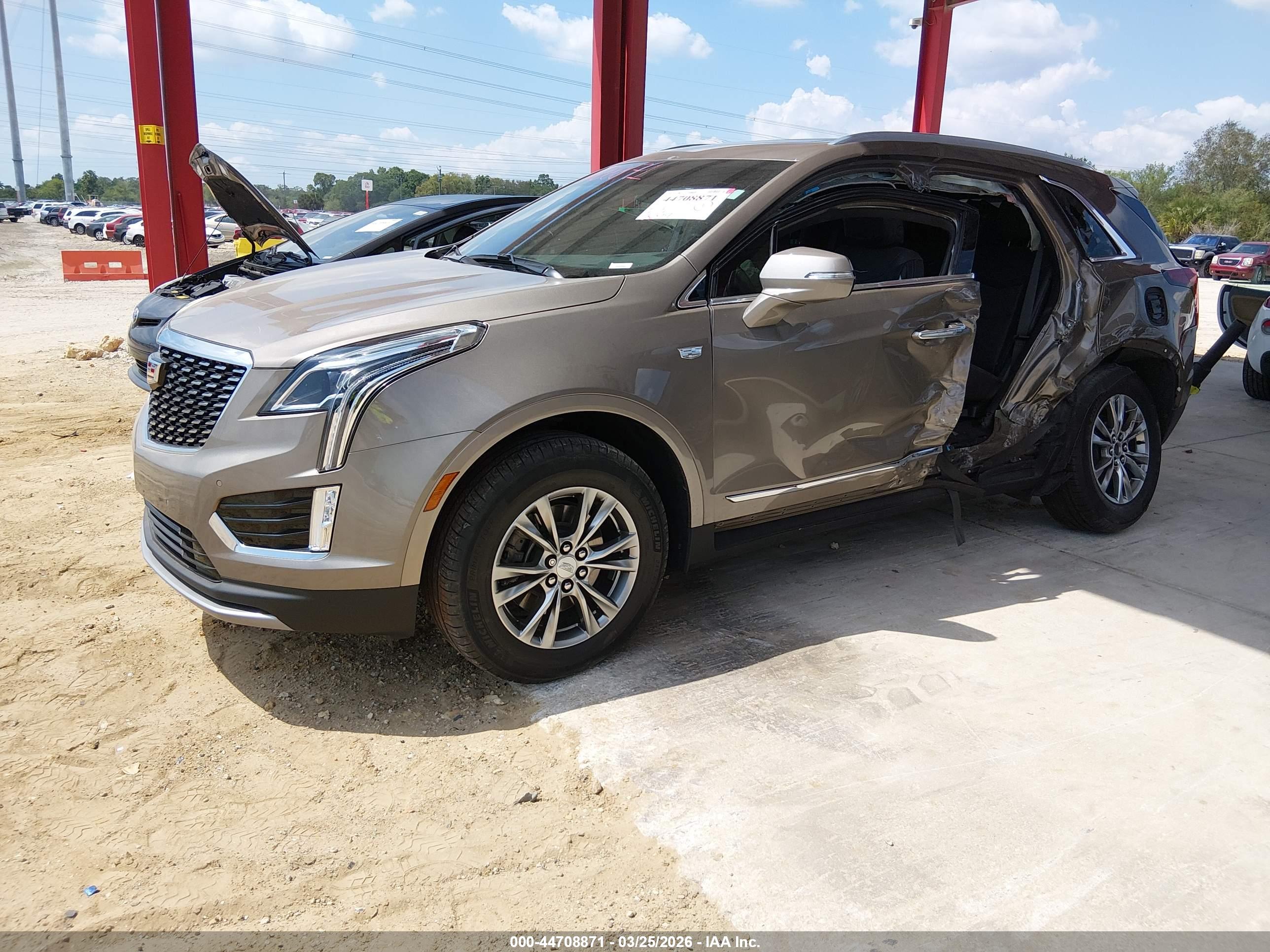 CADILLAC XT5 image 2